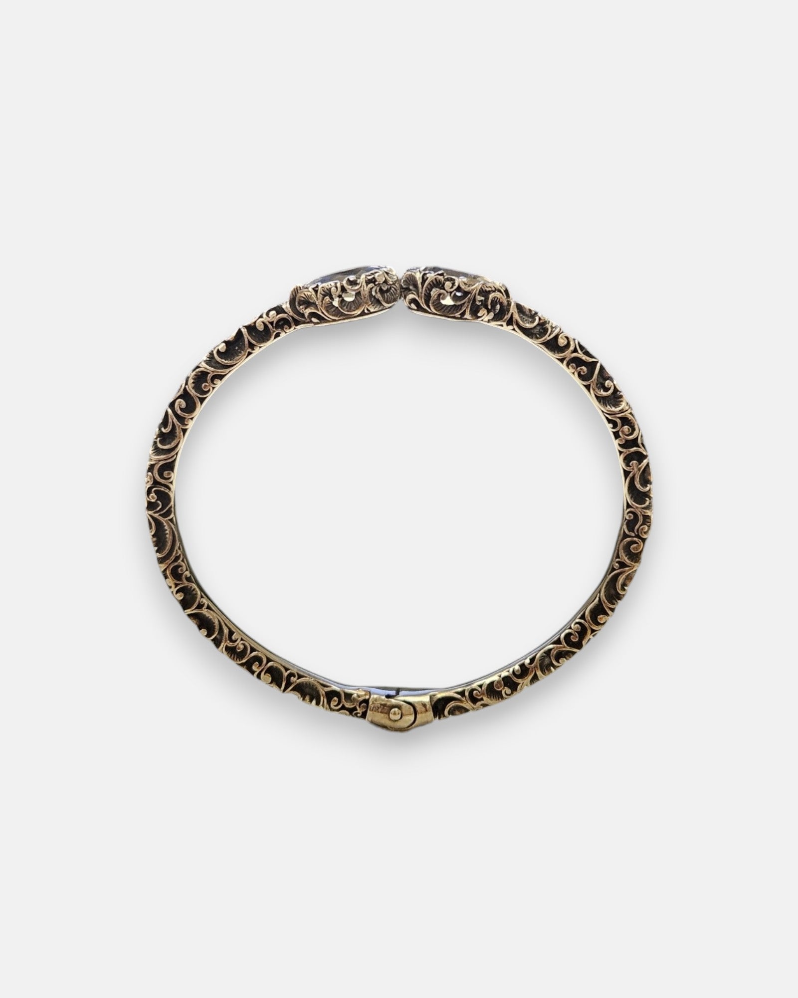 pulsera rígida Clarissa de Maria e Luisa Jewels en plata 925 bruñida calada con diseño abierto Toi et Moi.