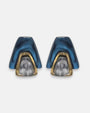 pendientes Solène Azur de Dominique Denaive en resina artesanal con forma trapezoidal en azul, dorado y gris.