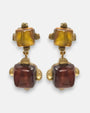 pendientes Celine Ambre de Dominique Denaive en resina artesanal con bloques cúbicos en tono miel dorado y granate.