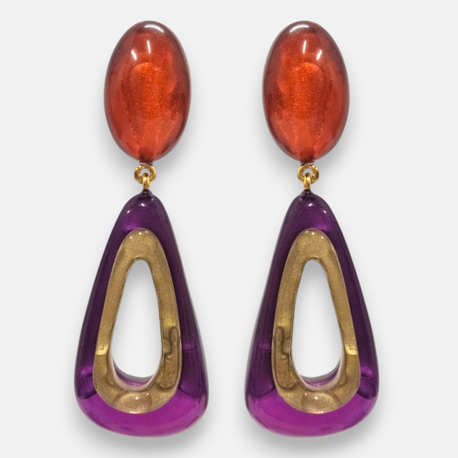 pendientes Fleur de Prune de Dominique Denaive en resina artesanal con cabujón terracota y gota abierta púrpura.
