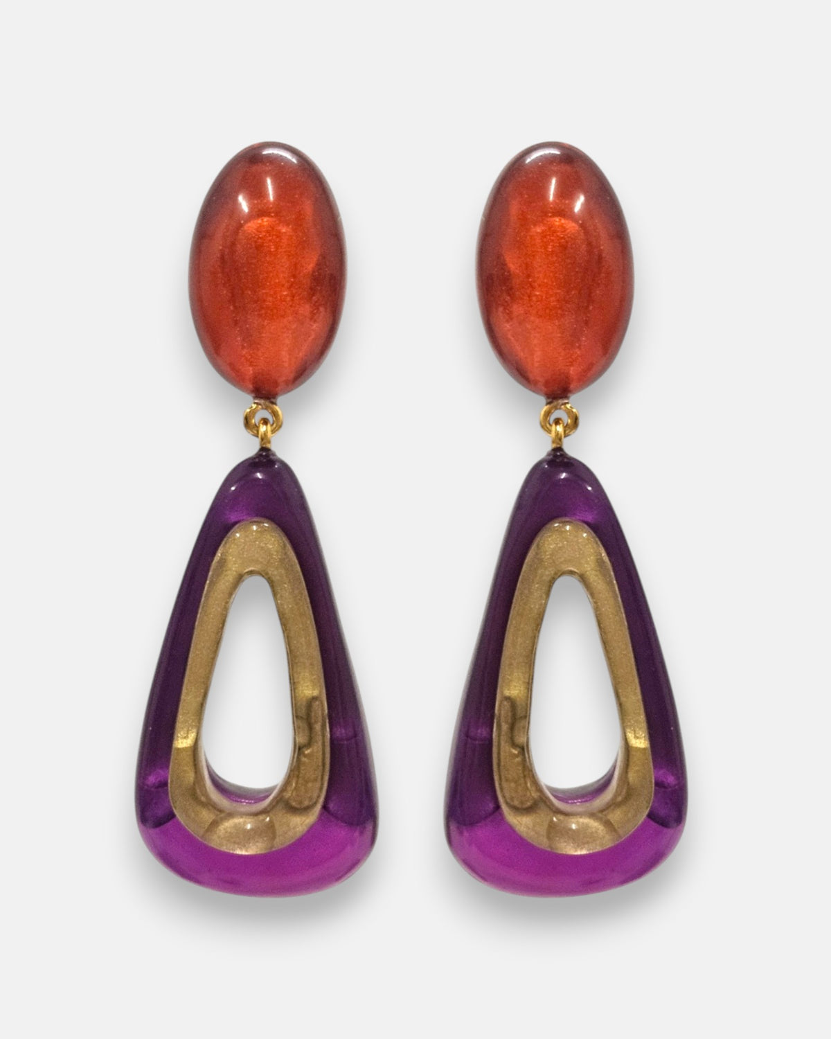 pendientes Fleur de Prune de Dominique Denaive en resina artesanal con cabujón terracota y gota abierta púrpura.