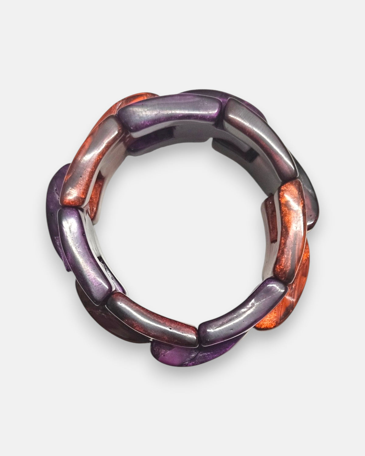 perspectiva circular cenital de la pulsera elástica Chain Elastic Violette, detallando la curvatura y flexibilidad de sus eslabones.
