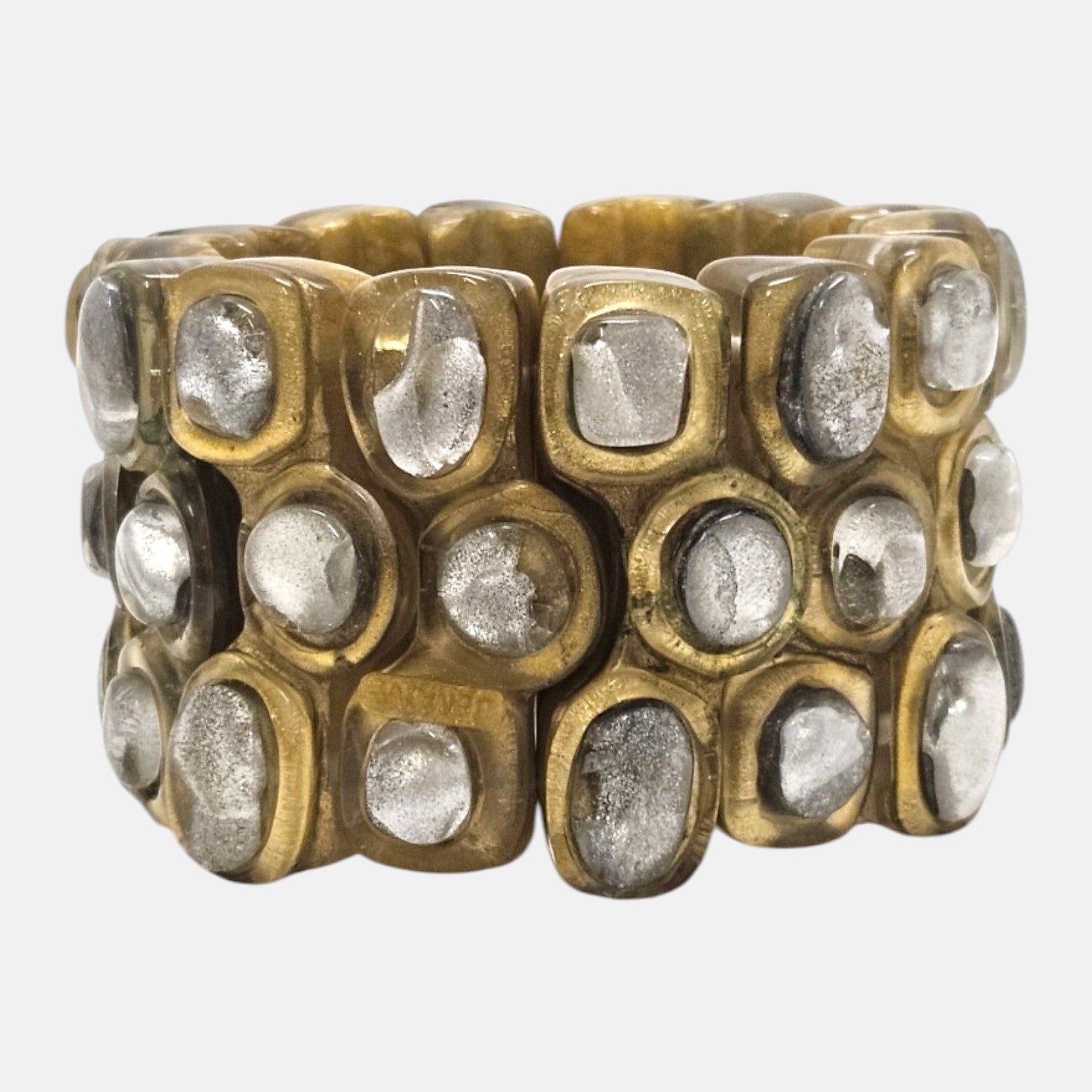 pulsera ancha Garance Argent de Dominique Denaive en resina dorada con tres hileras de cabujones en plata nacarada.