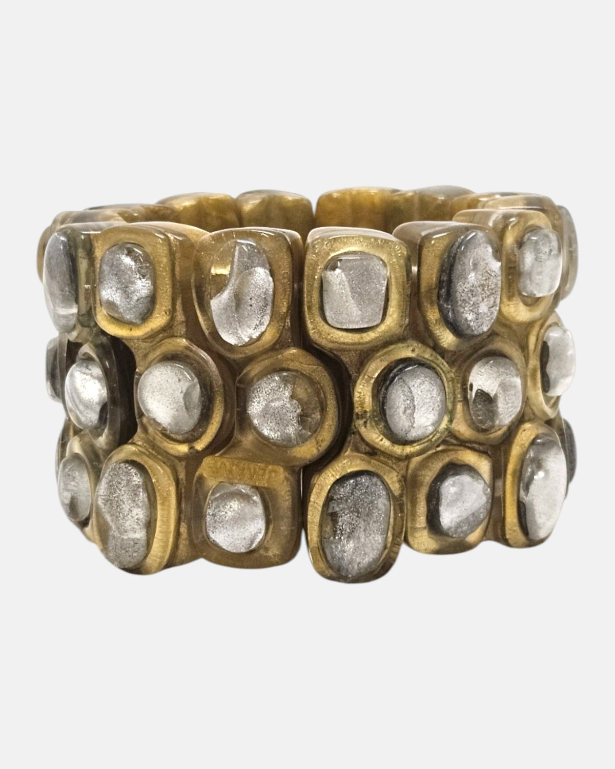 pulsera ancha Garance Argent de Dominique Denaive en resina dorada con tres hileras de cabujones en plata nacarada.