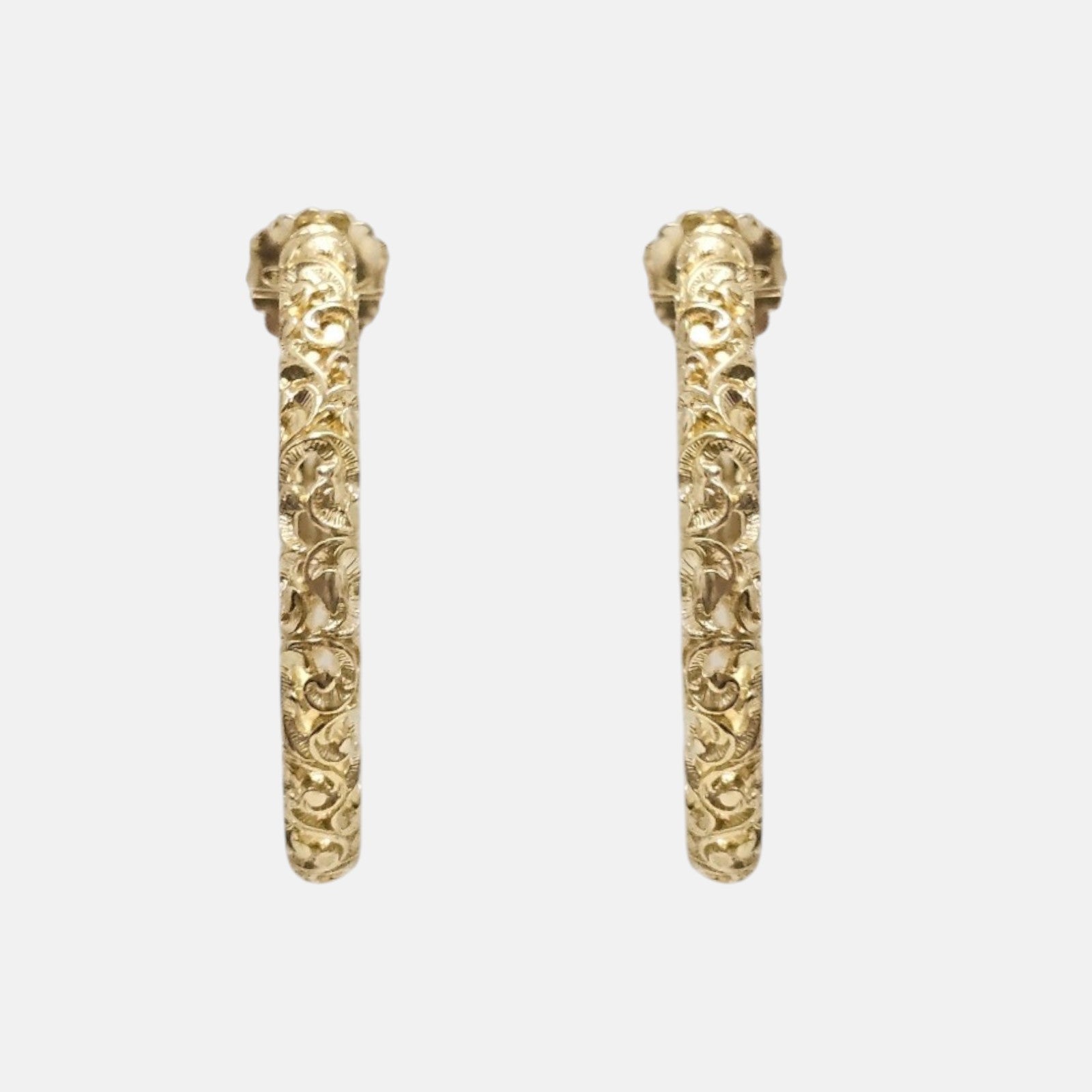 Pendientes Ginebra de Maria e Luisa en plata bañada en oro con grabado en relief.