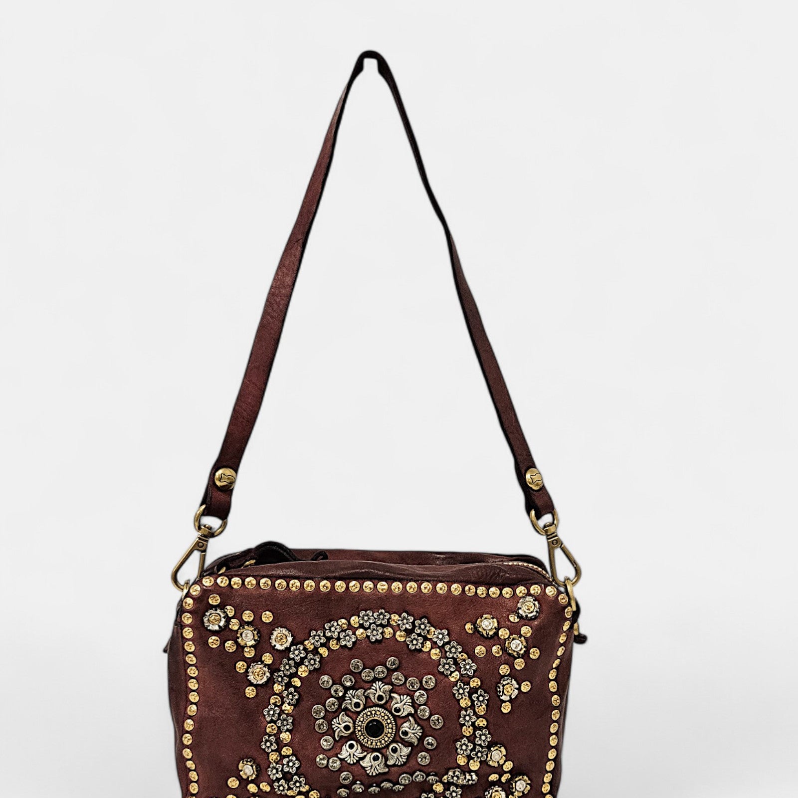 Bolso bandolera Campomaggi de piel con tachuelas y cristales