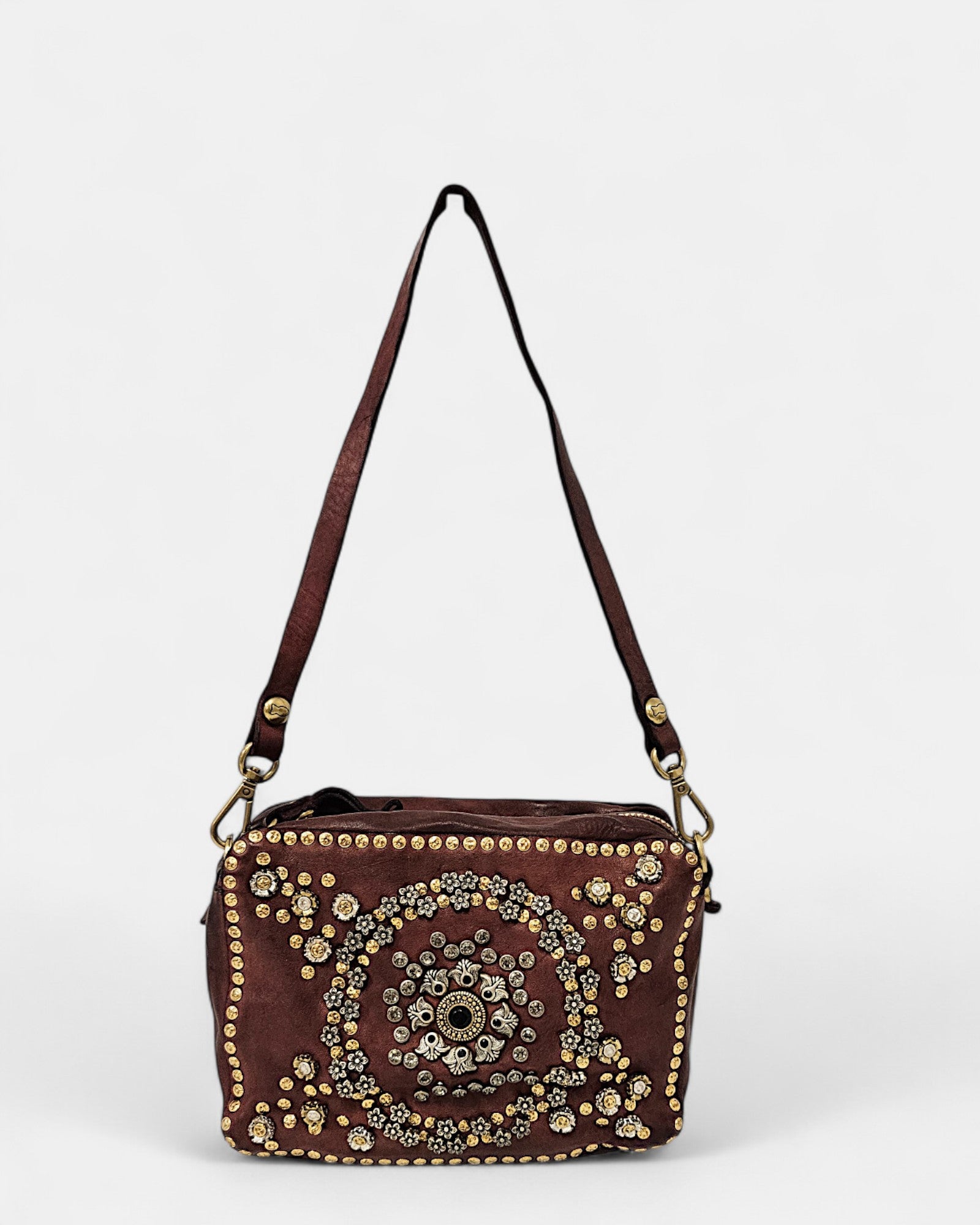 Bolso bandolera Campomaggi de piel con tachuelas y cristales