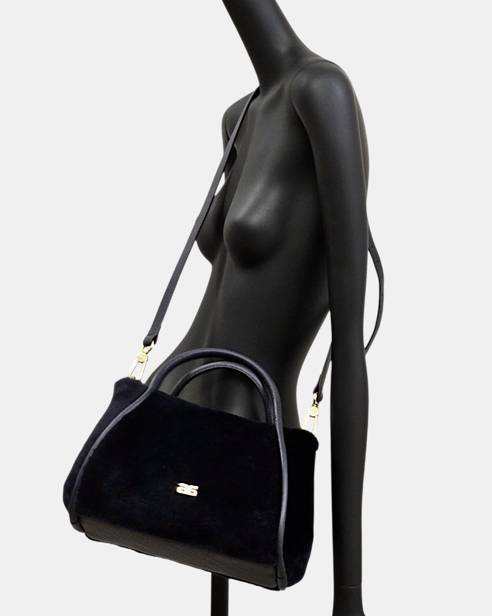 Bolso azul marino piel y borreguito