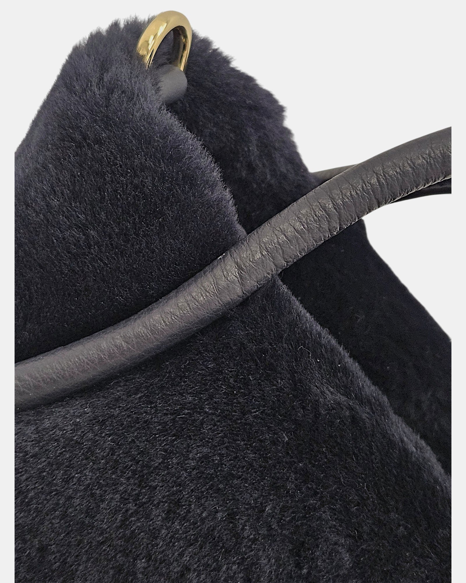 Bolso azul marino piel y borreguito