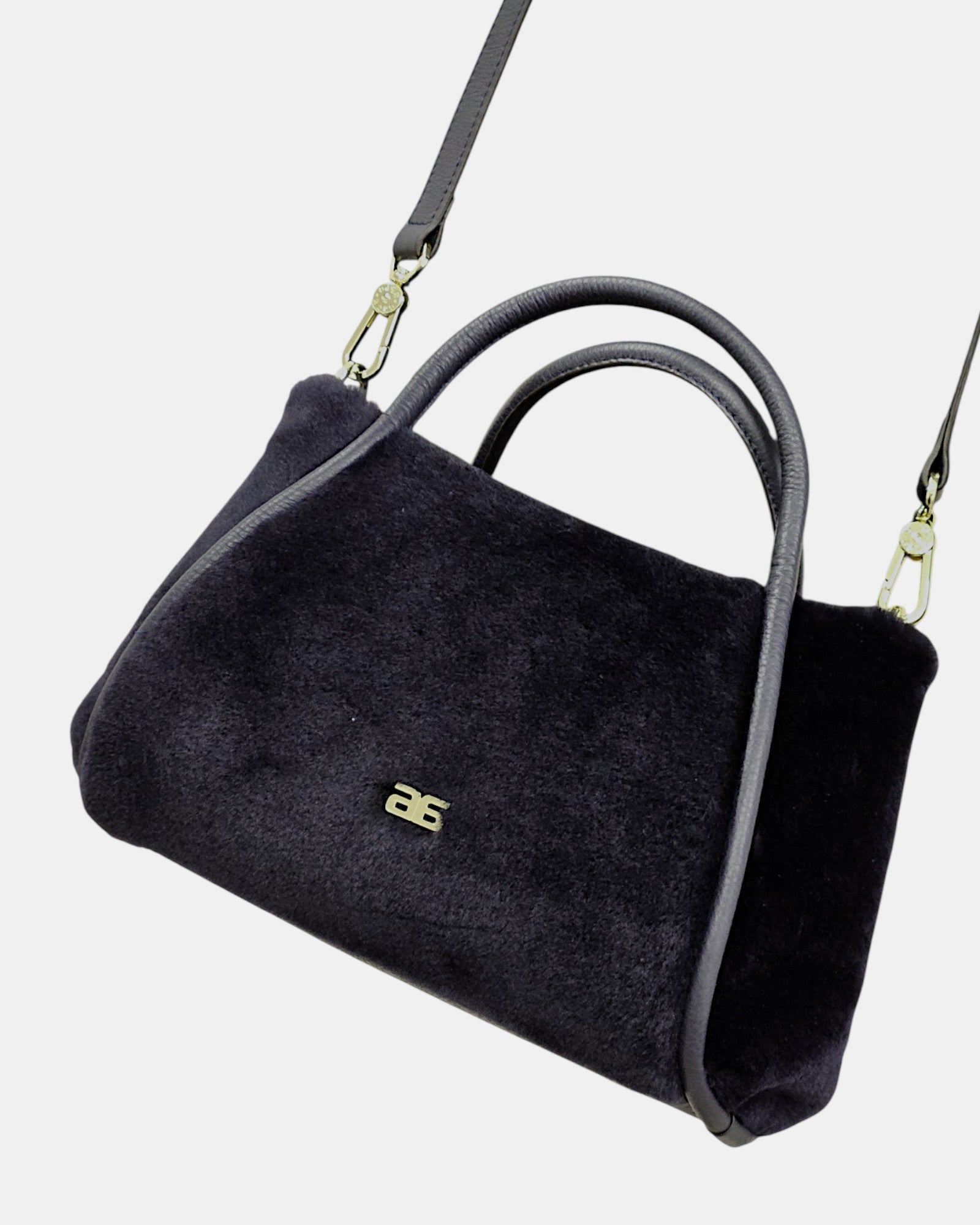 Bolso azul marino piel y borreguito