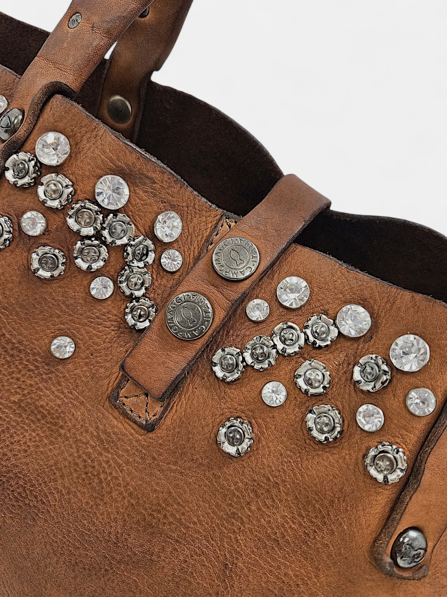 Bolso piel marrón Bella di Note con tachas y cristal