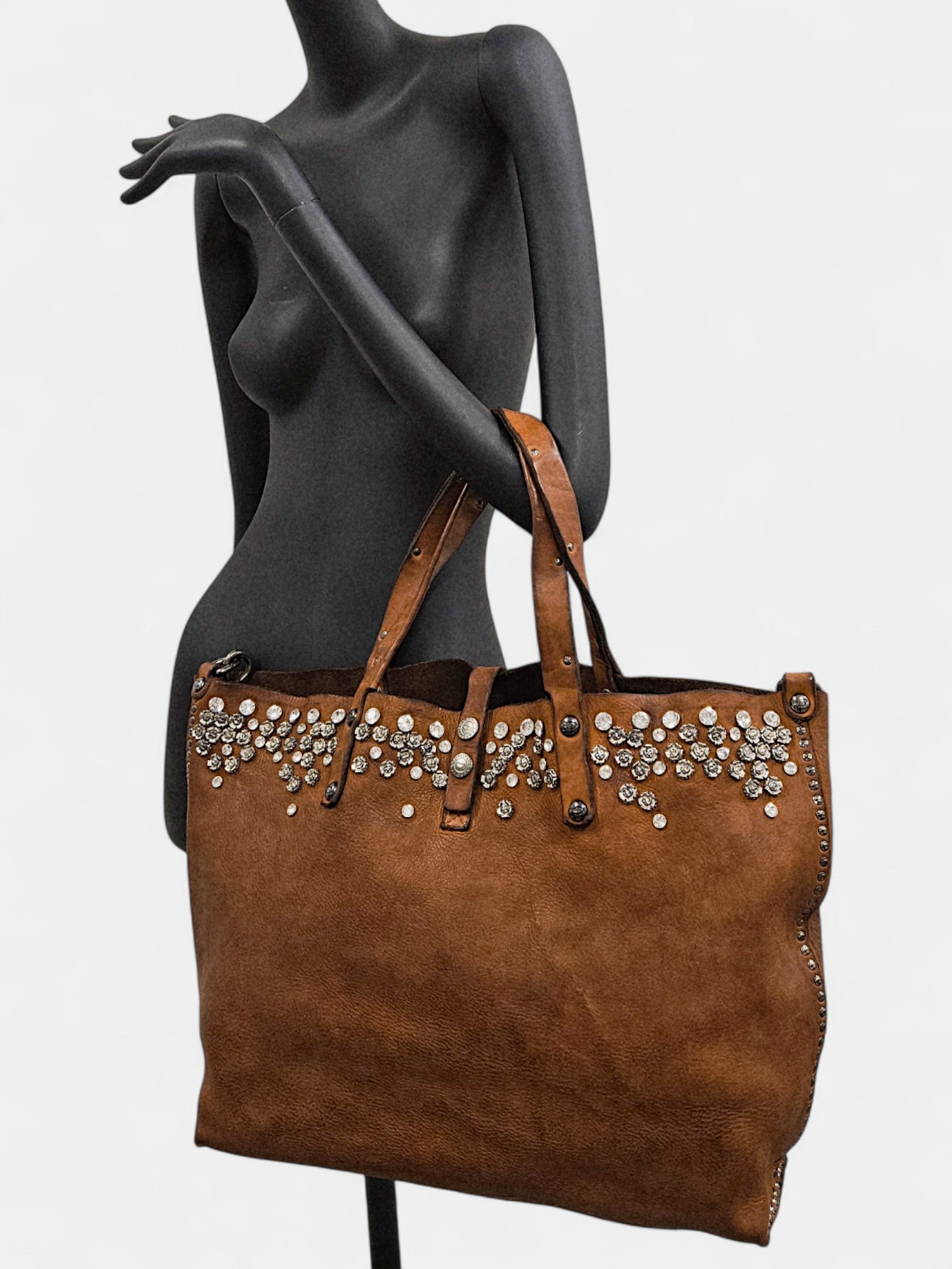 Bolso piel marrón Bella di Note con tachas y cristal