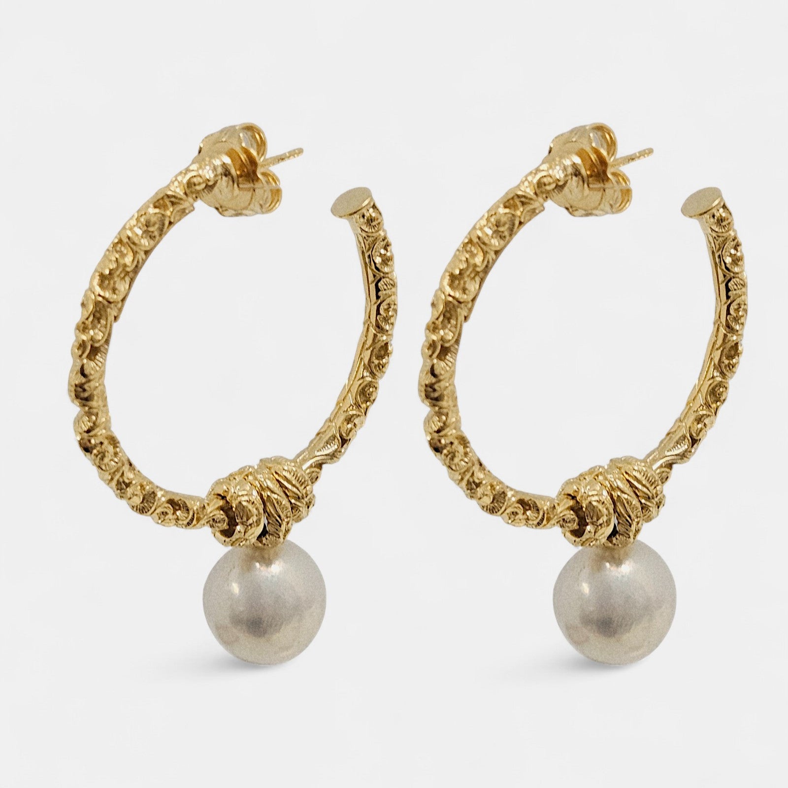 Aros en plata dorada con perla Aurora