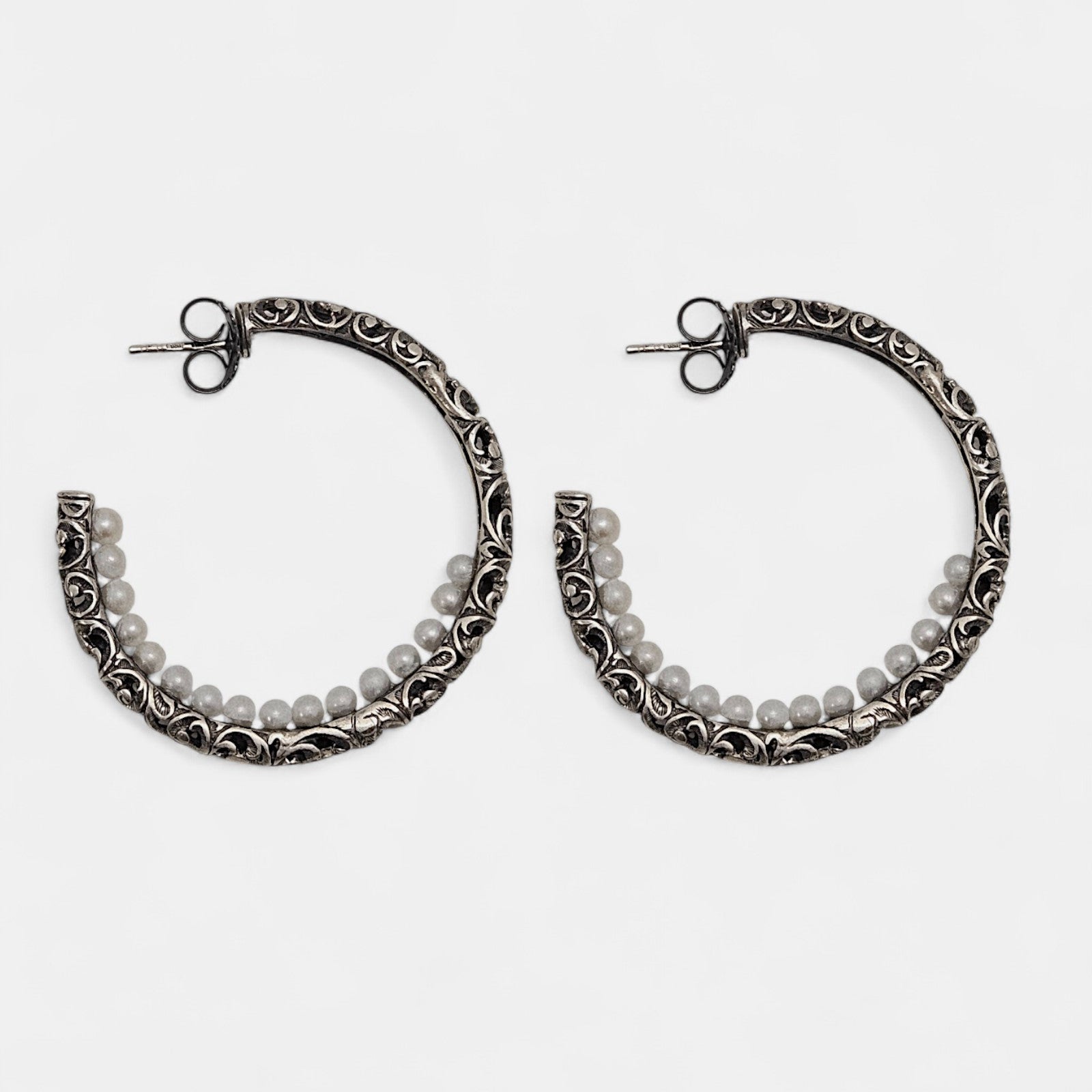 Pendientes aros de plata envejecida con cincelado y perlas naturales