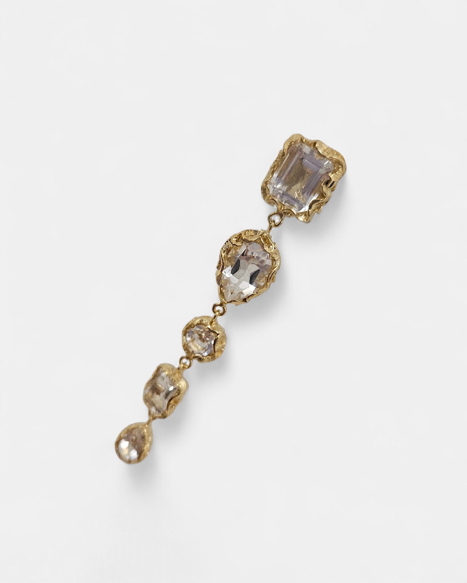 Pendientes largos dorados con cristales facetados engastados Valentina