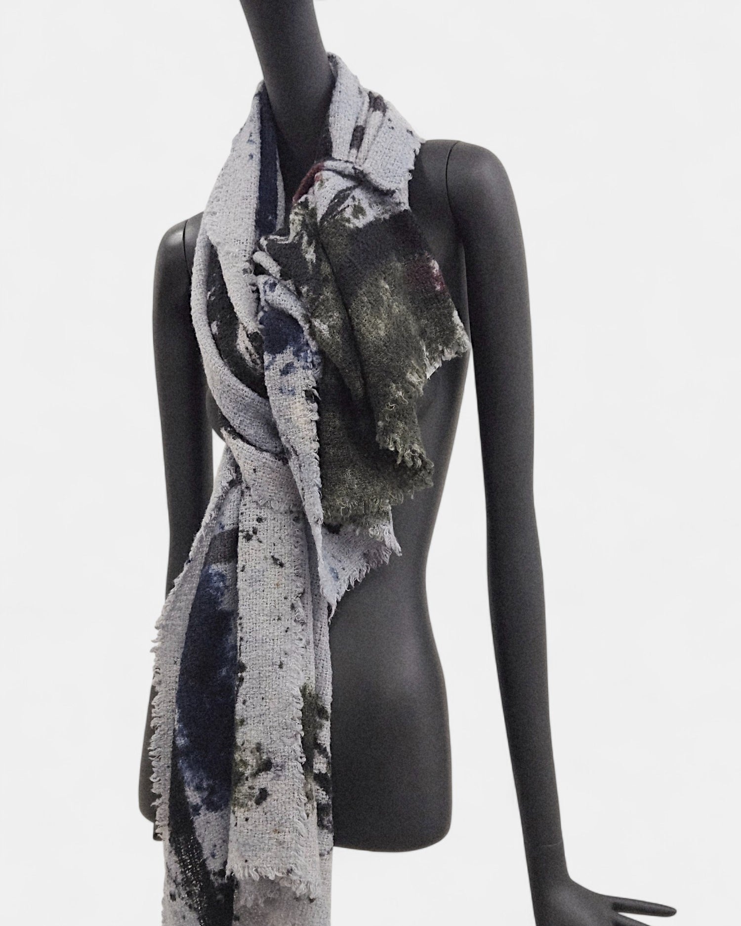 Fular estampado abstracto gris