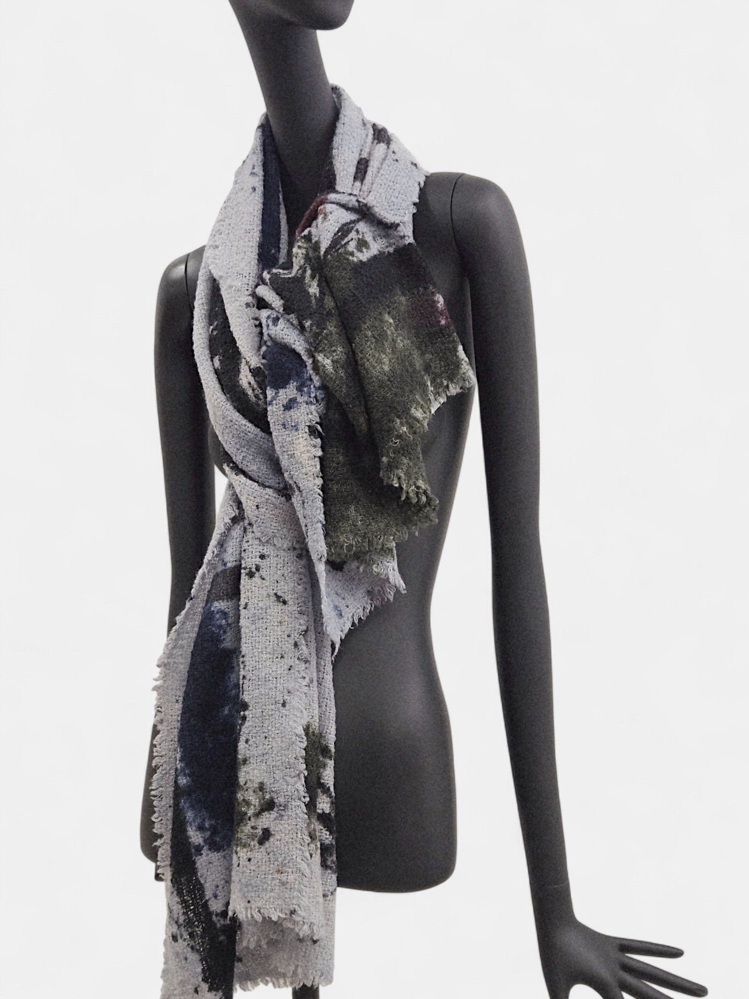 Fular estampado abstracto gris