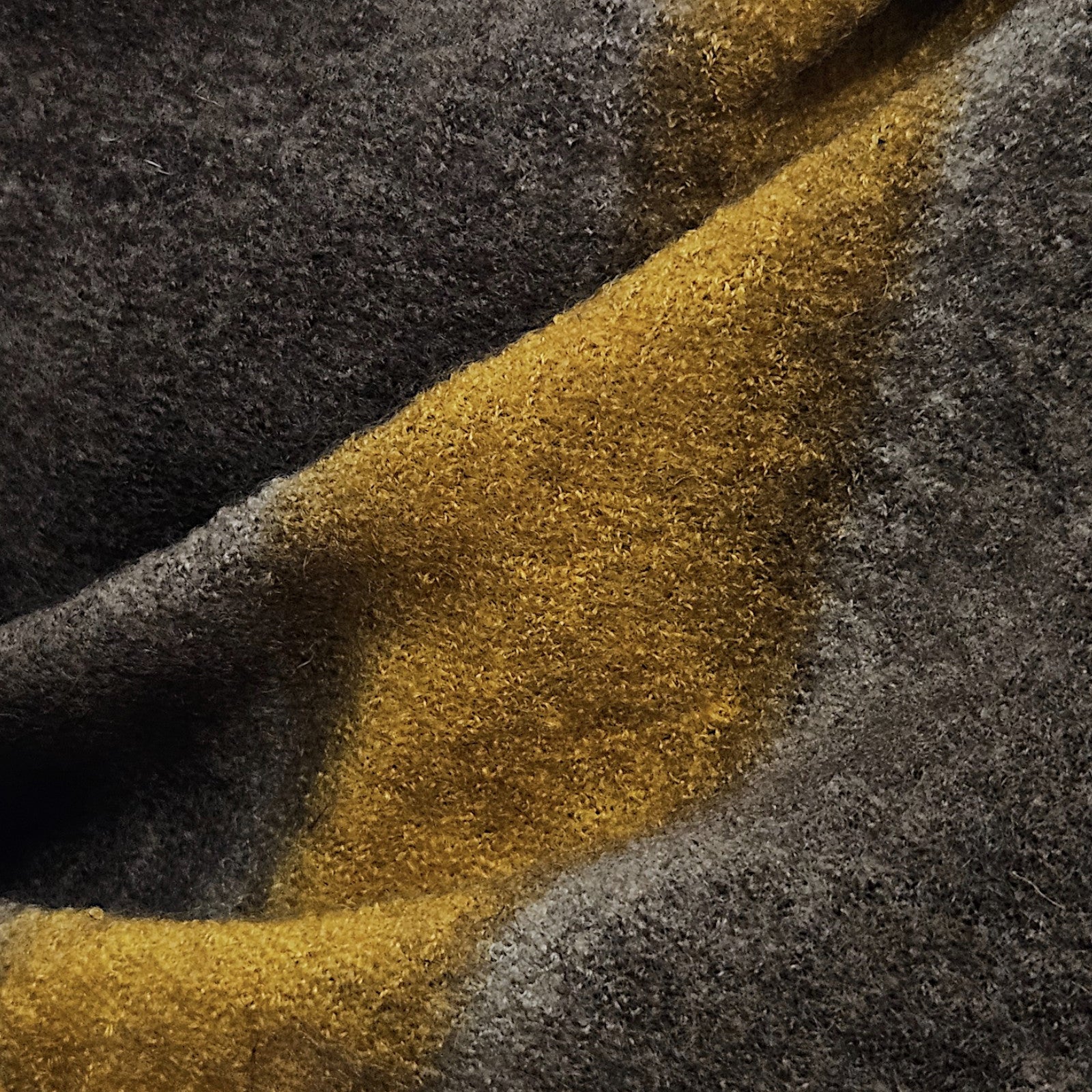 Fular Eros degradado en tonos tierra y verde oliva Faliero Sarti