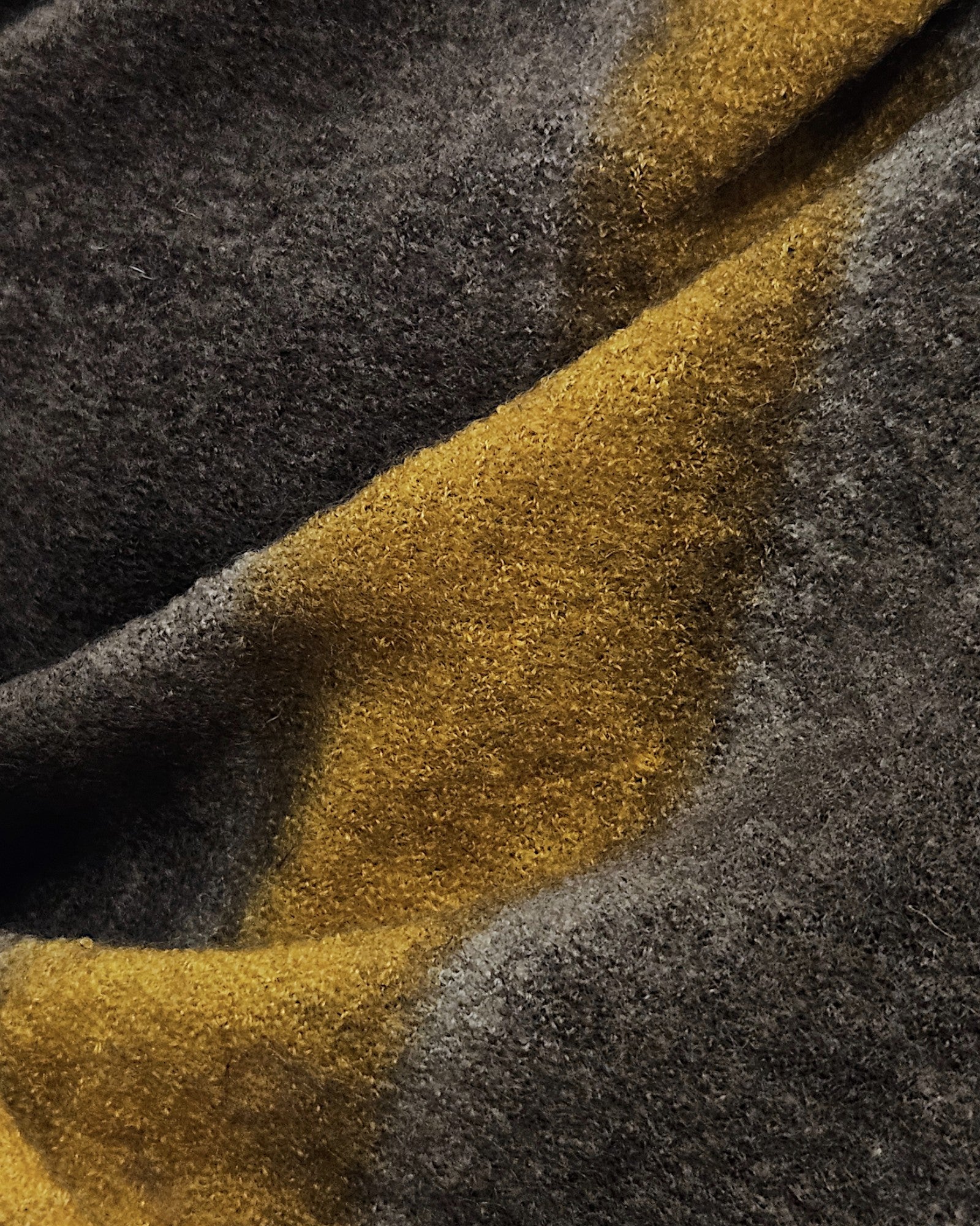 Fular Eros degradado en tonos tierra y verde oliva Faliero Sarti