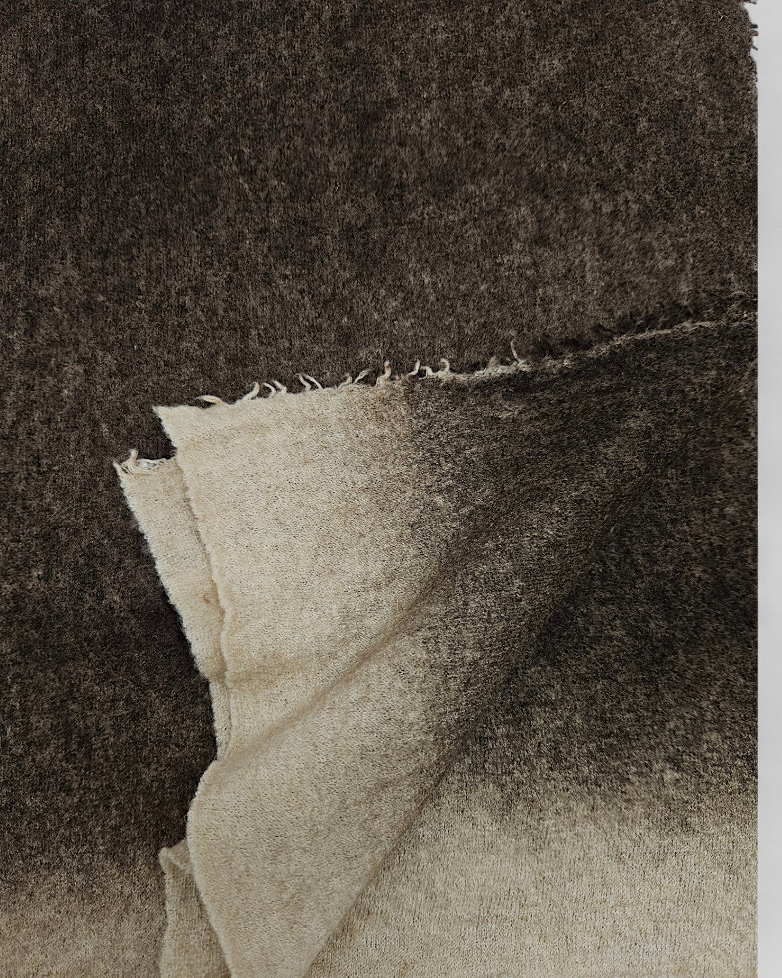 Fular Eros degradado en tonos tierra y verde oliva Faliero Sarti