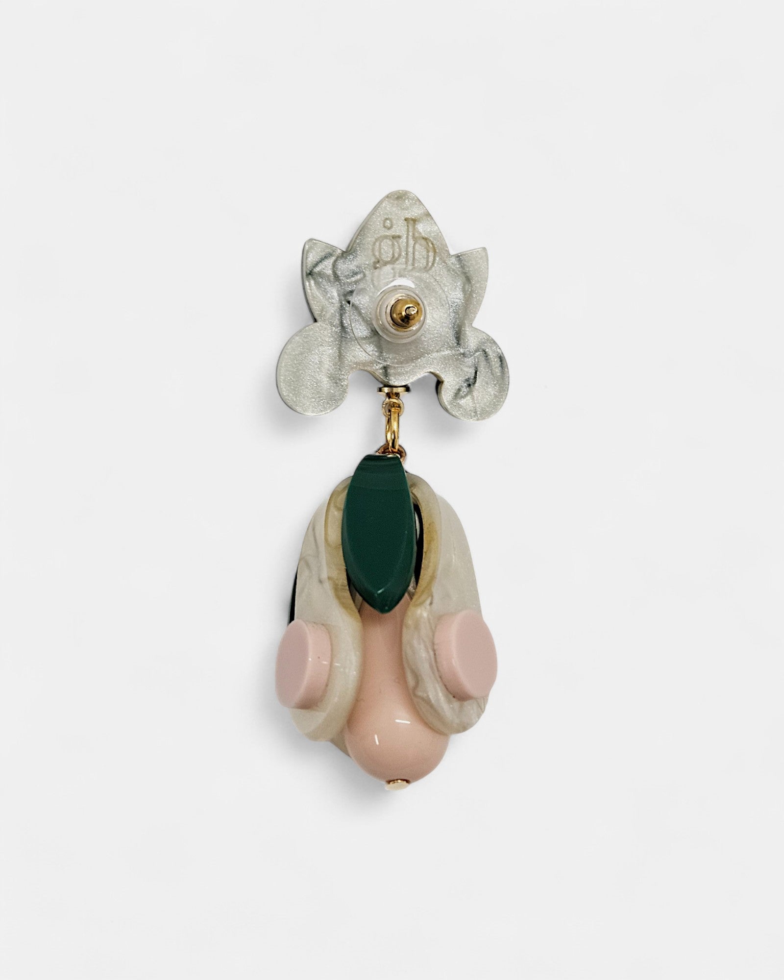 Pendientes “Magnolia Rosa” Gissa Bicalho en acrílico rosa empolvado, verde y nácar