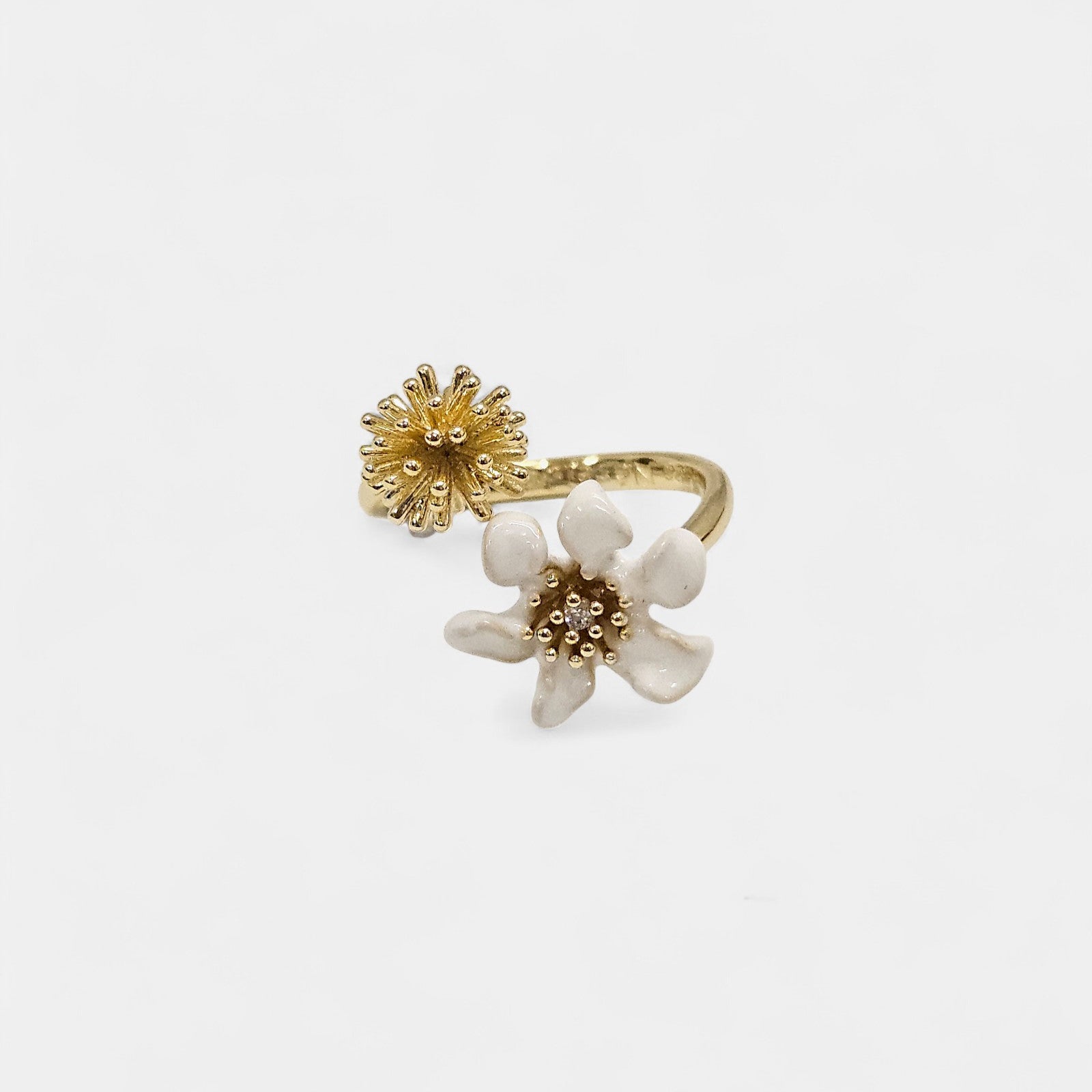Anillo flor grande de clemátide blanca