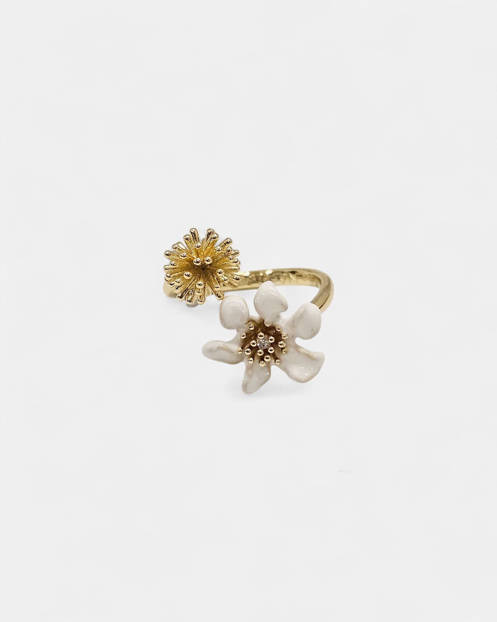 Anillo flor grande de clemátide blanca