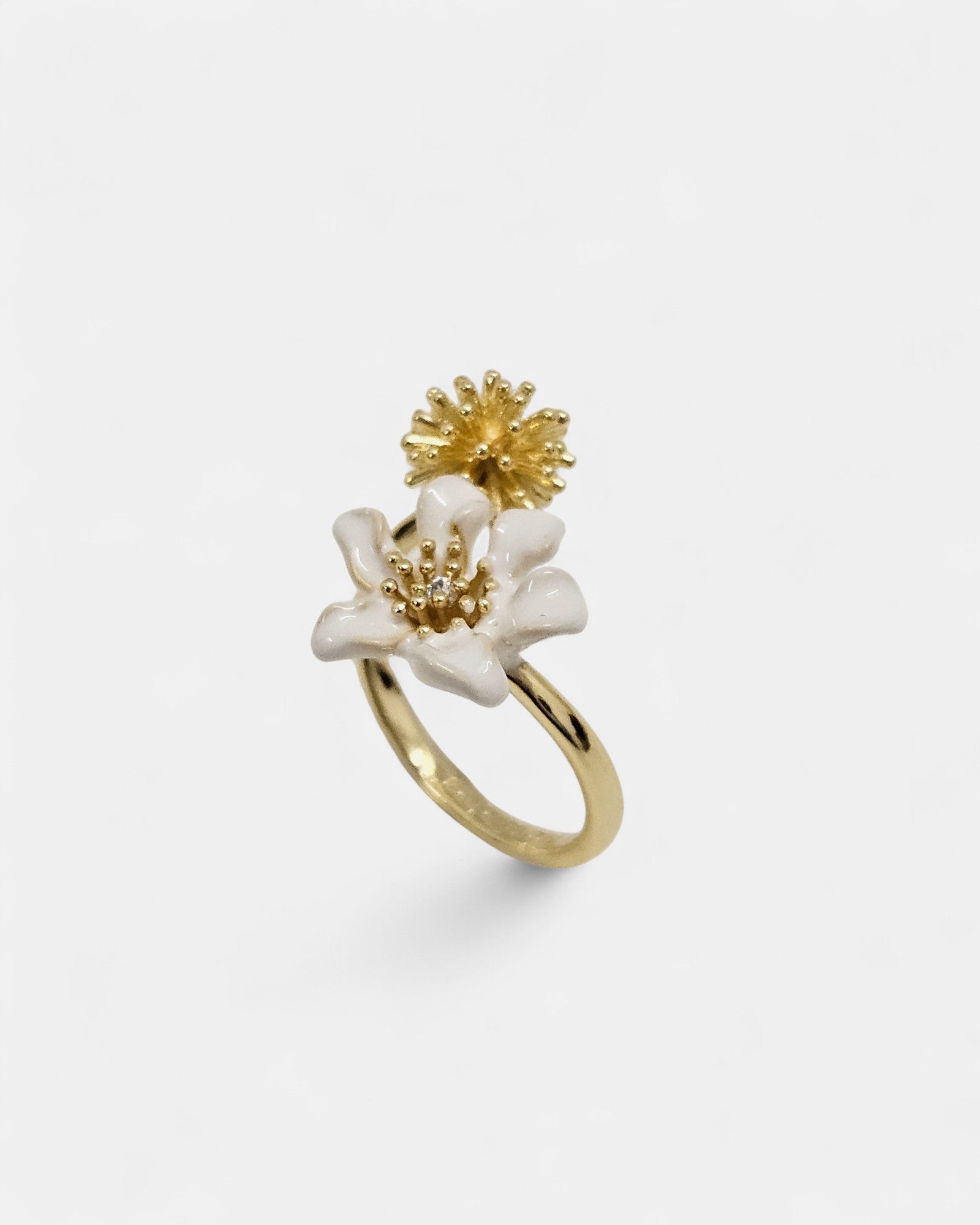 Anillo flor grande de clemátide blanca