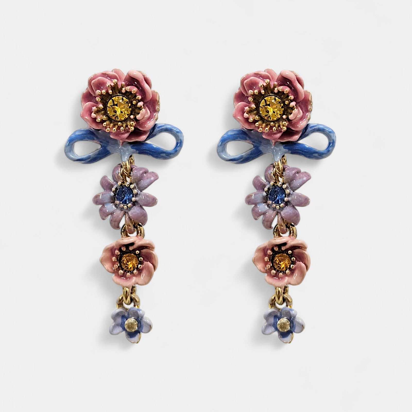 Boucles d'oreilles fleurs multicolores avec nœud bleu