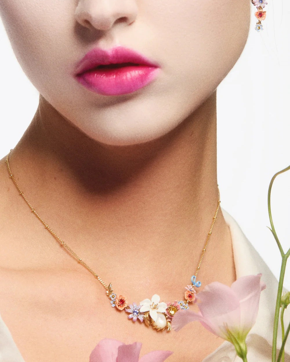 Boucles d'oreilles fleurs multicolores avec nœud bleu