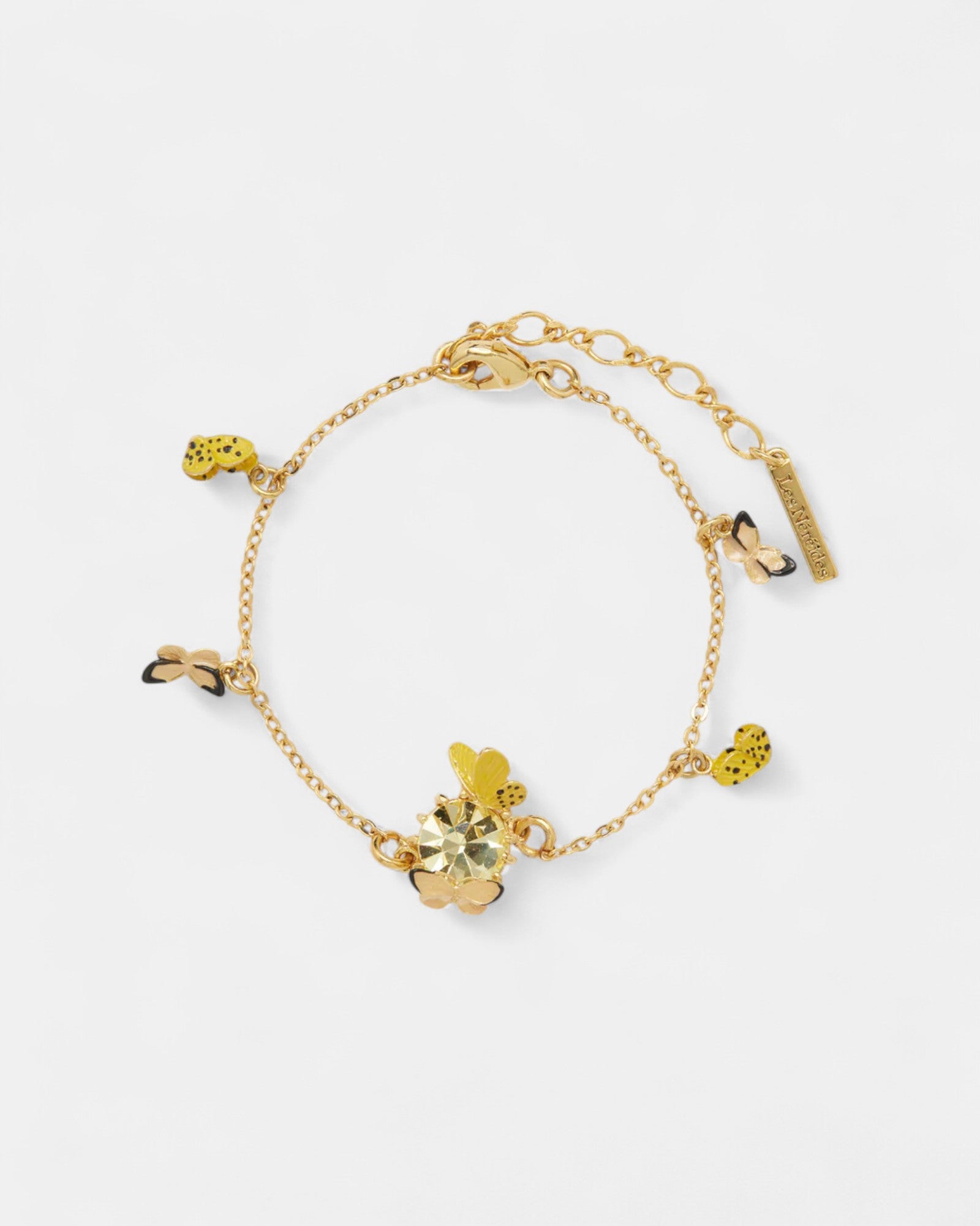 Pulsera dorada con mariposas y flor