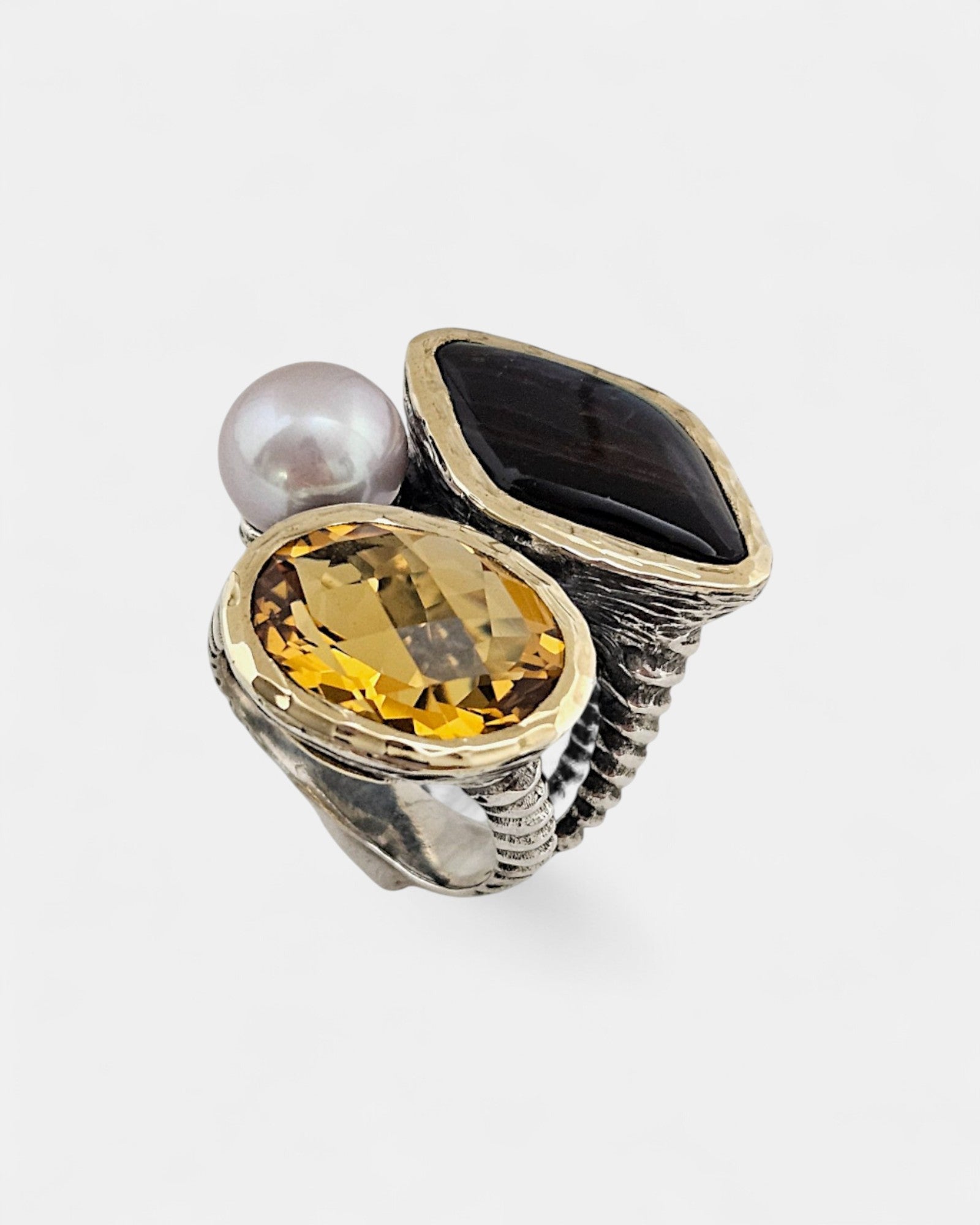 Sortija de plata con Quarzo whisky, perla y Amonite