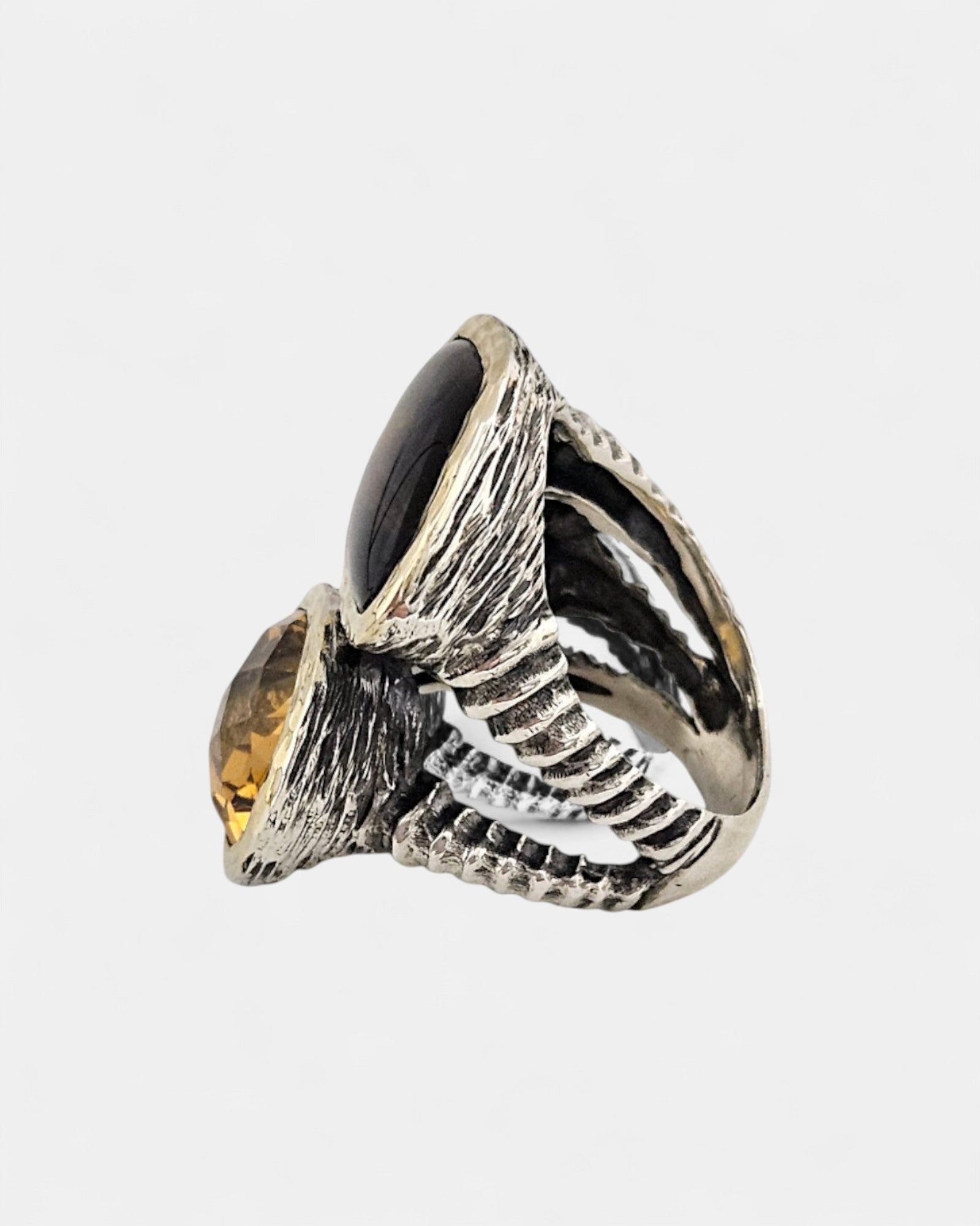 Sortija de plata con Quarzo whisky, perla y Amonite