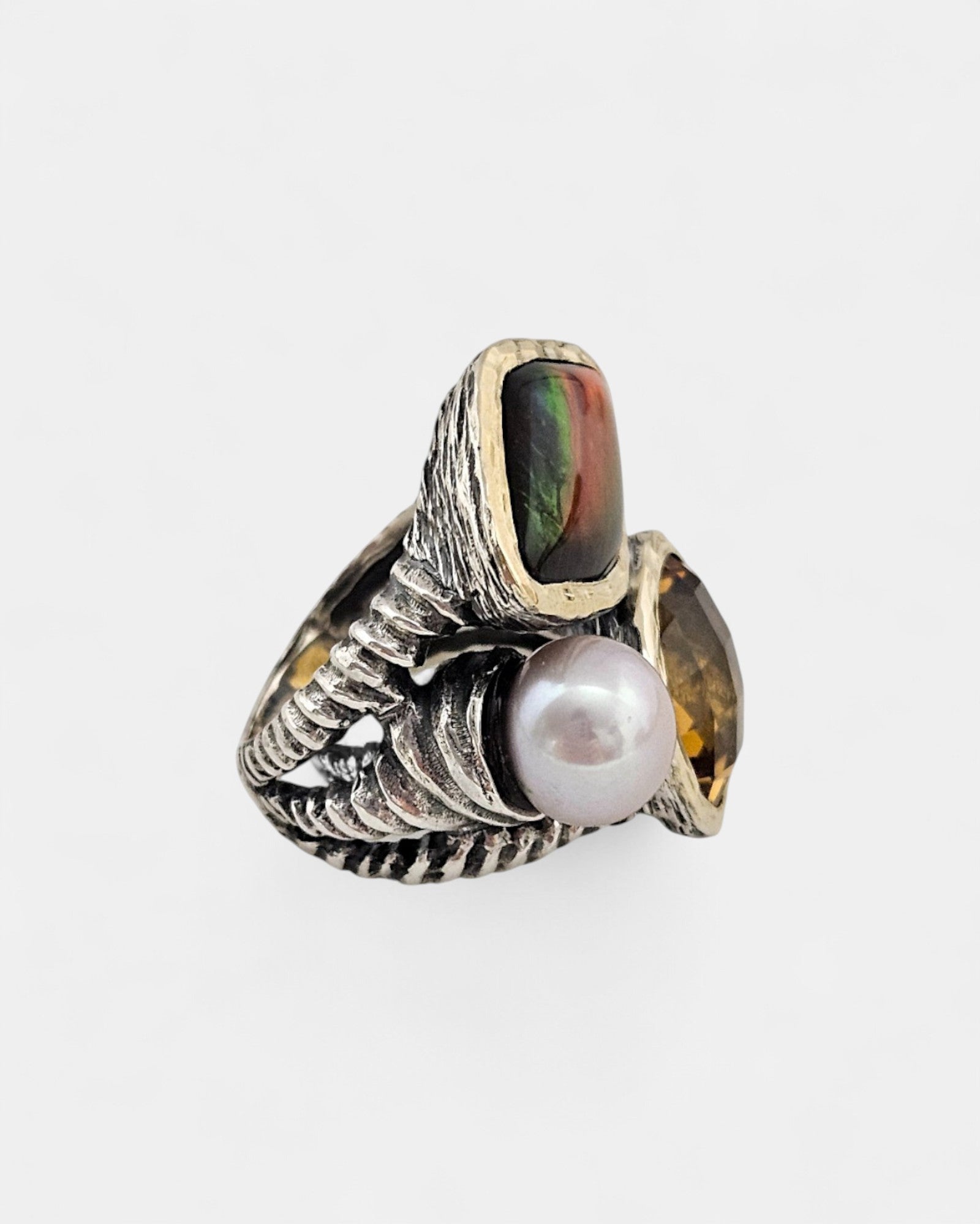 Sortija de plata con Quarzo whisky, perla y Amonite
