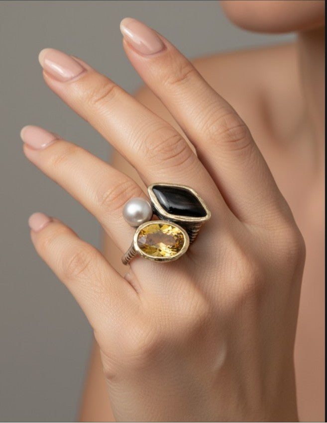 Sortija de plata con Quarzo whisky, perla y Amonite