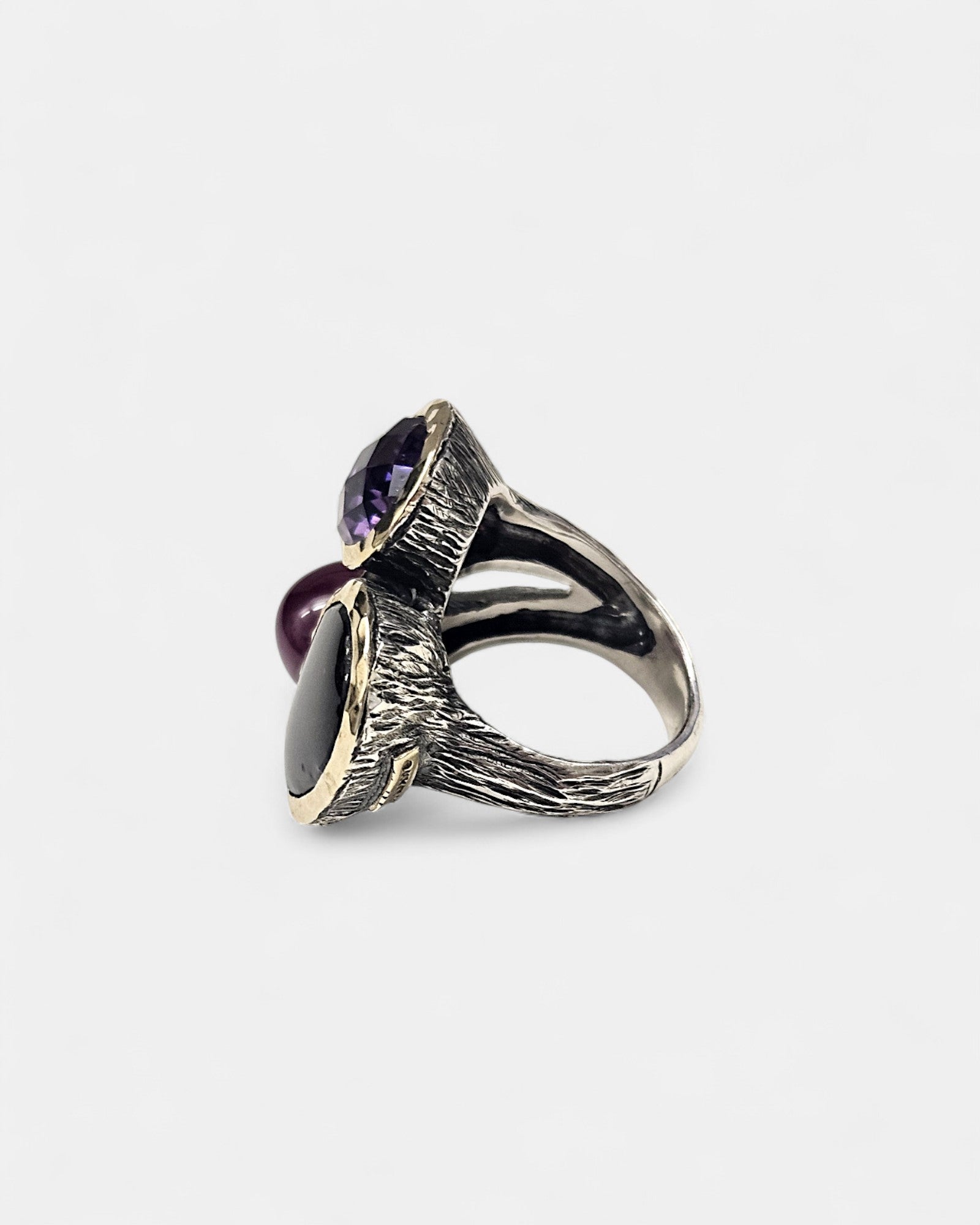 Sortija en plata con piedras semipreciosas