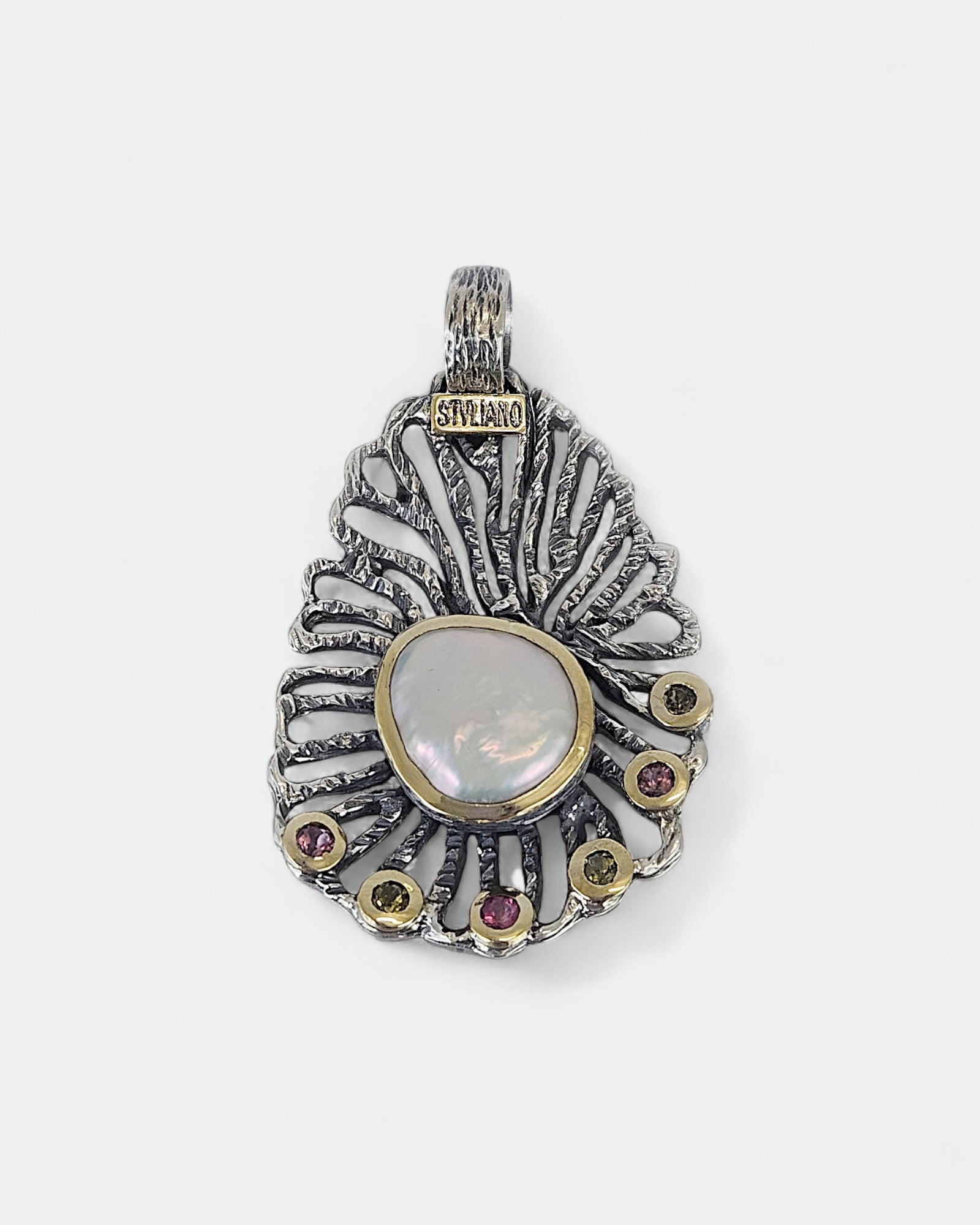 Pendentif en argent orné de perles et de tourmalines