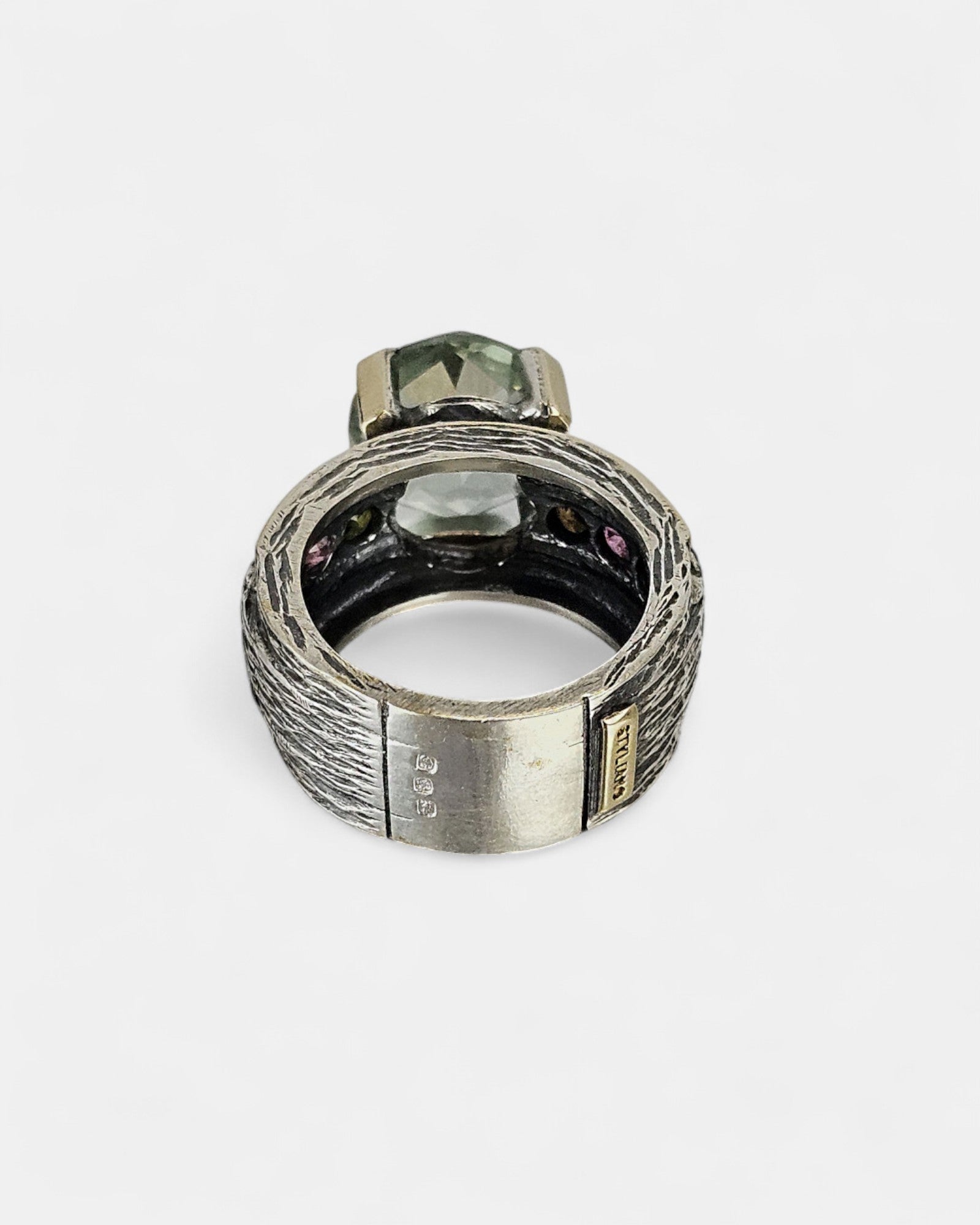 Sortija plata y amatista verde