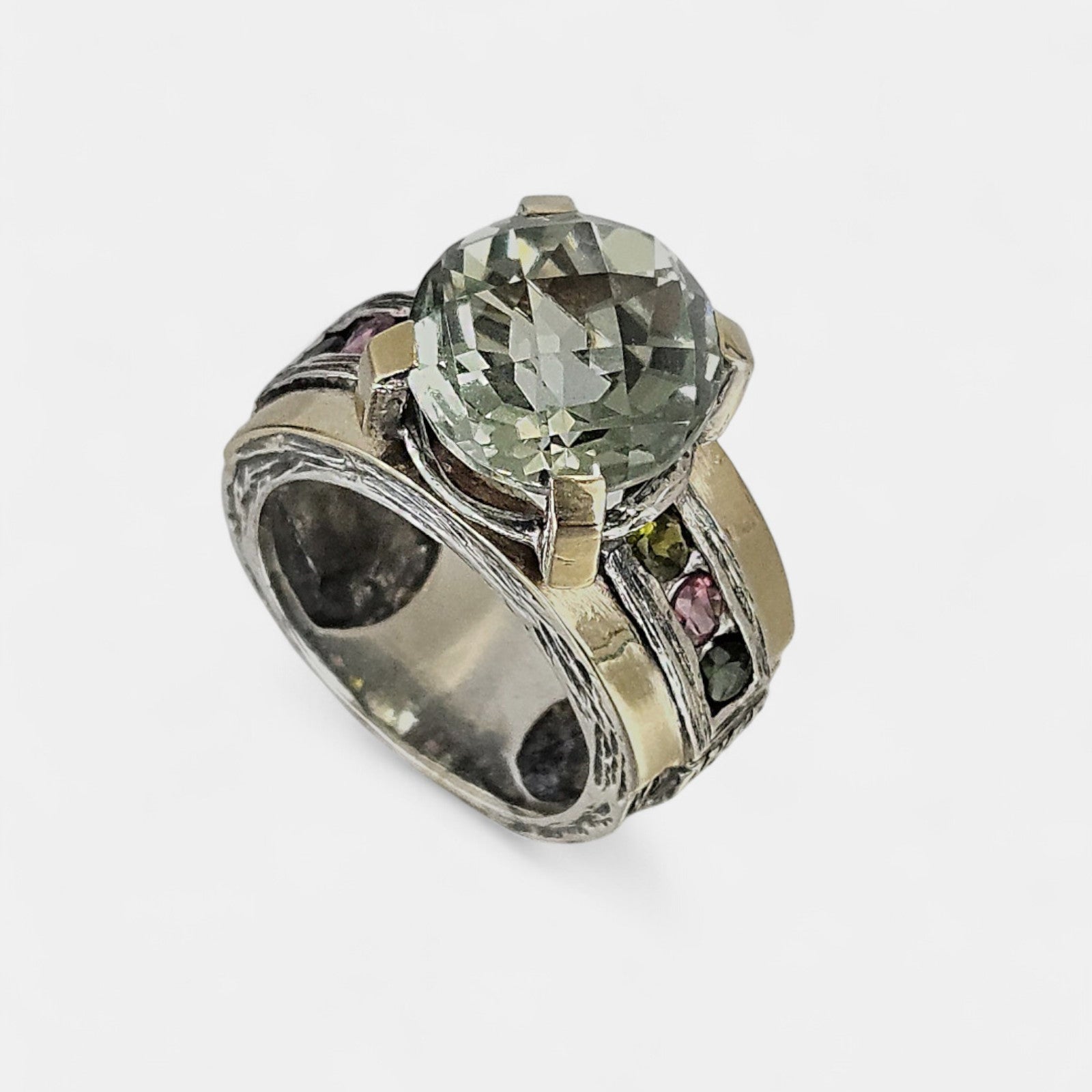 Sortija plata y amatista verde