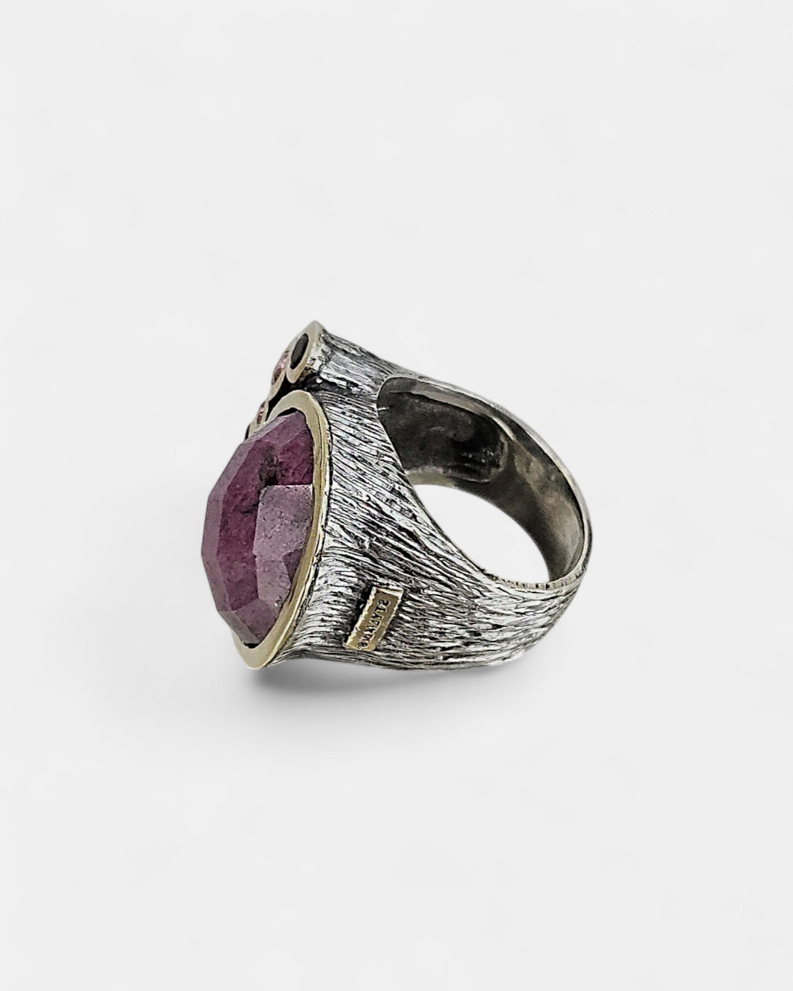 Anillo plata y rubí morado