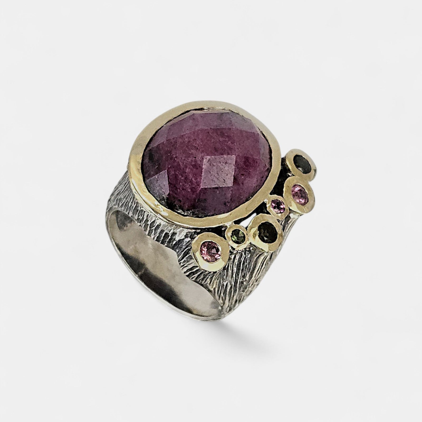 Anillo plata y rubí morado