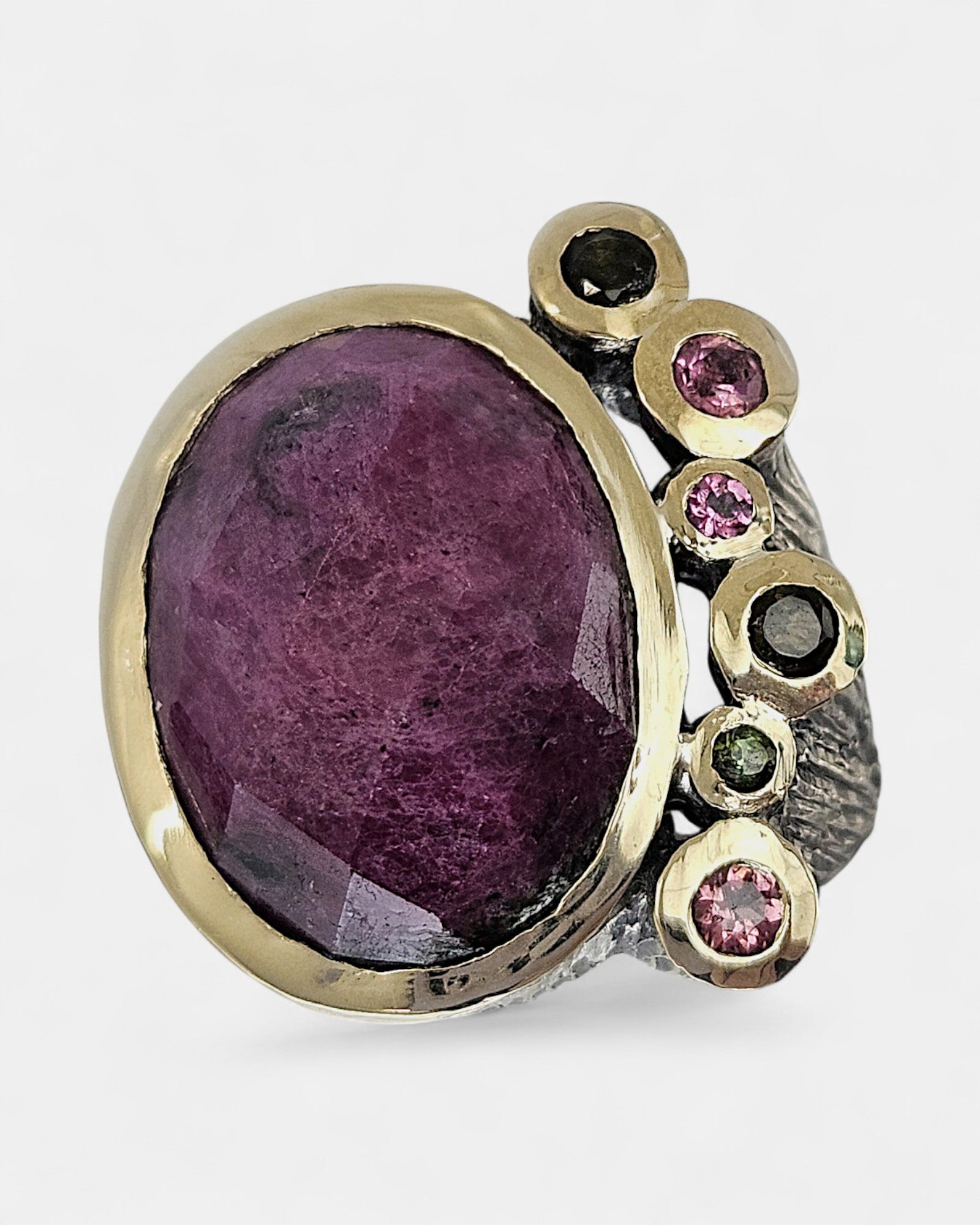 Anillo plata y rubí morado