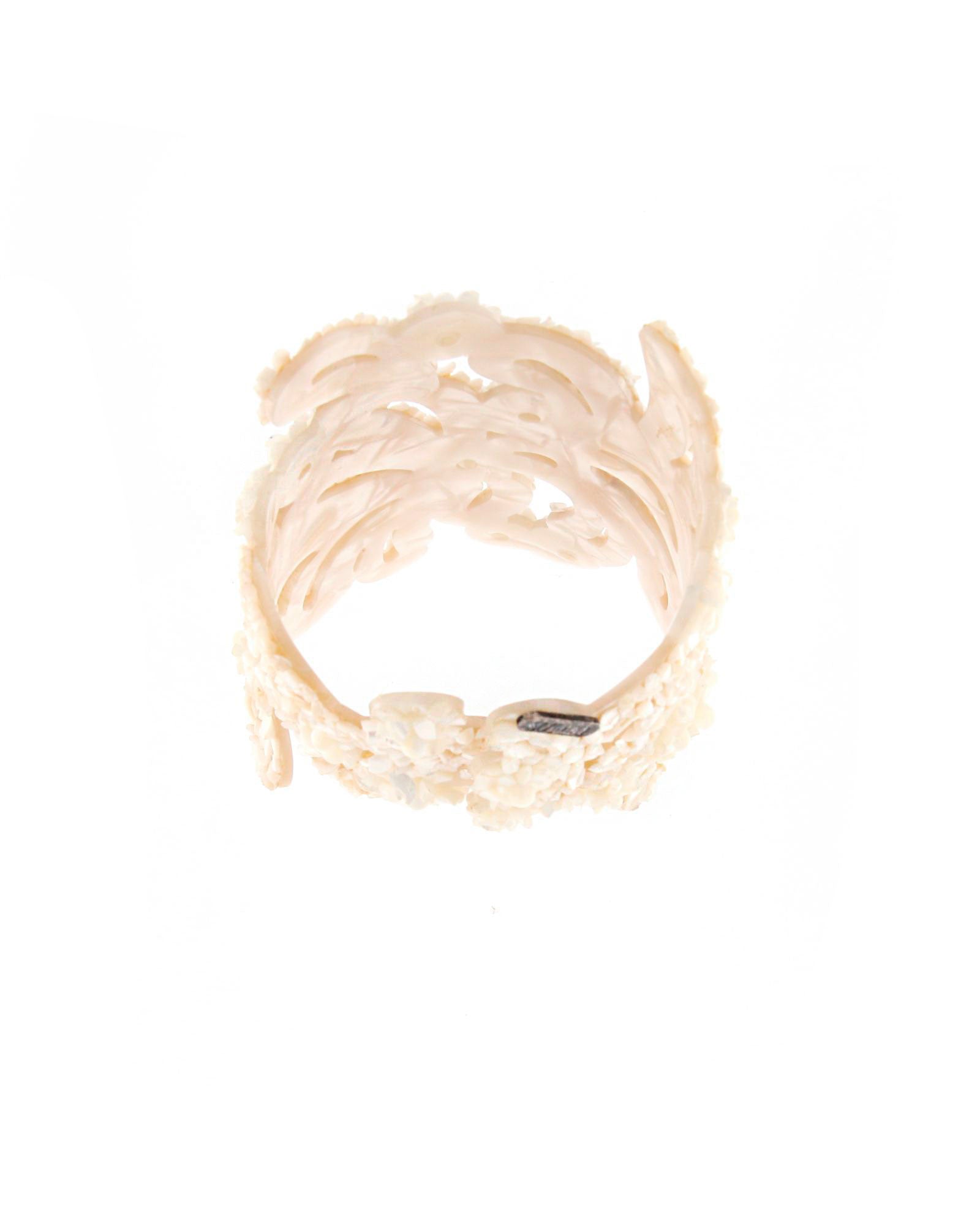 Brazalete calado nácar