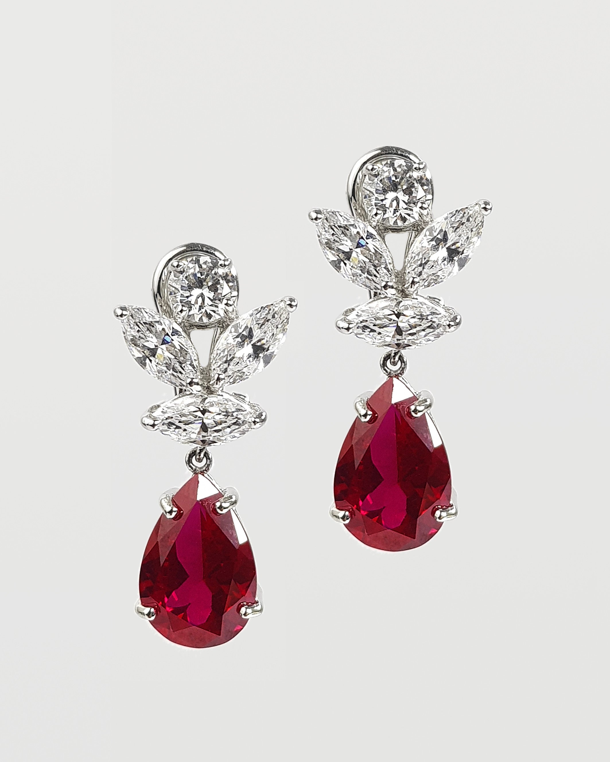 Pendientes lágrima plata y zirconita rojo rubí