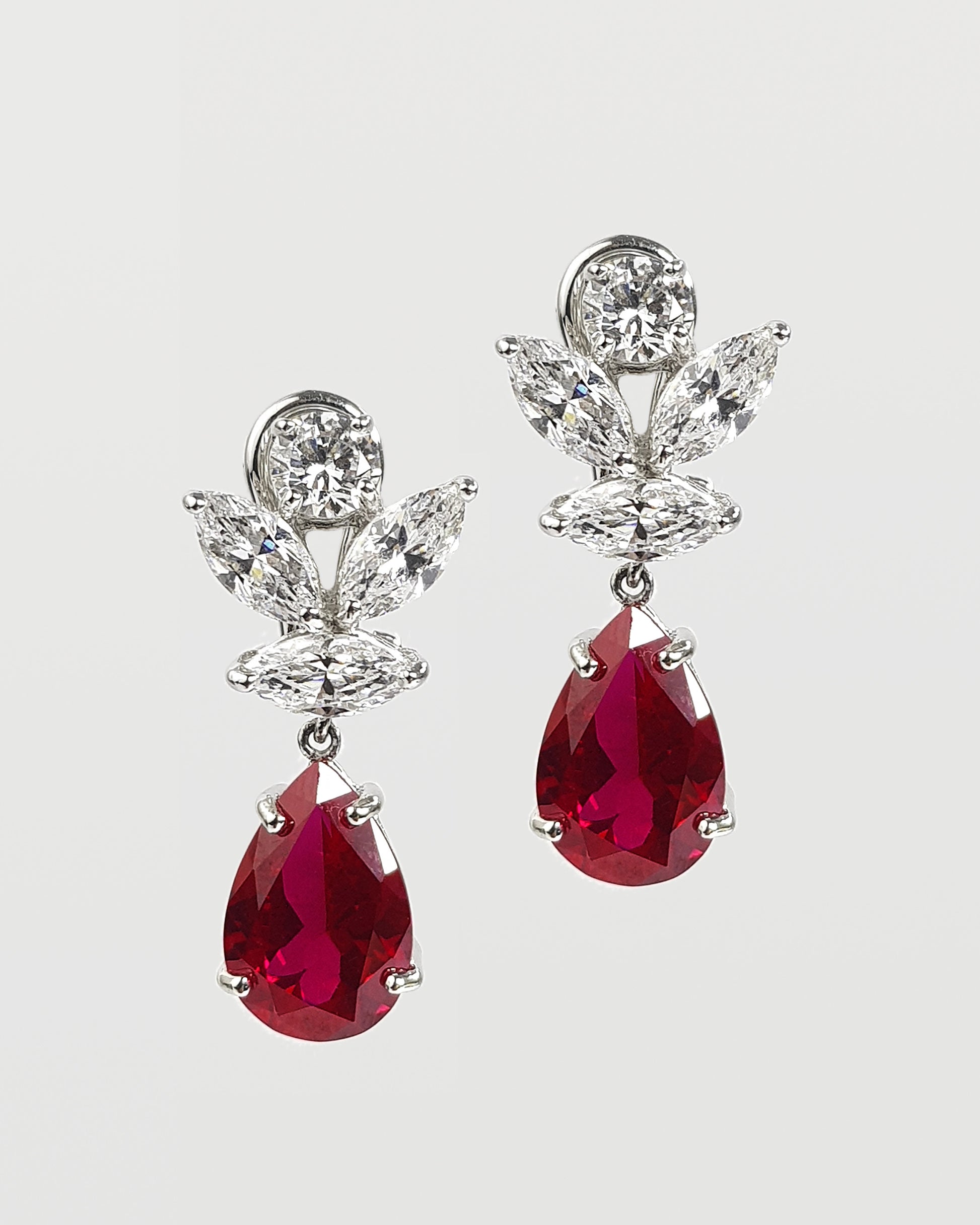 Pendientes lágrima plata y zirconita rojo rubí