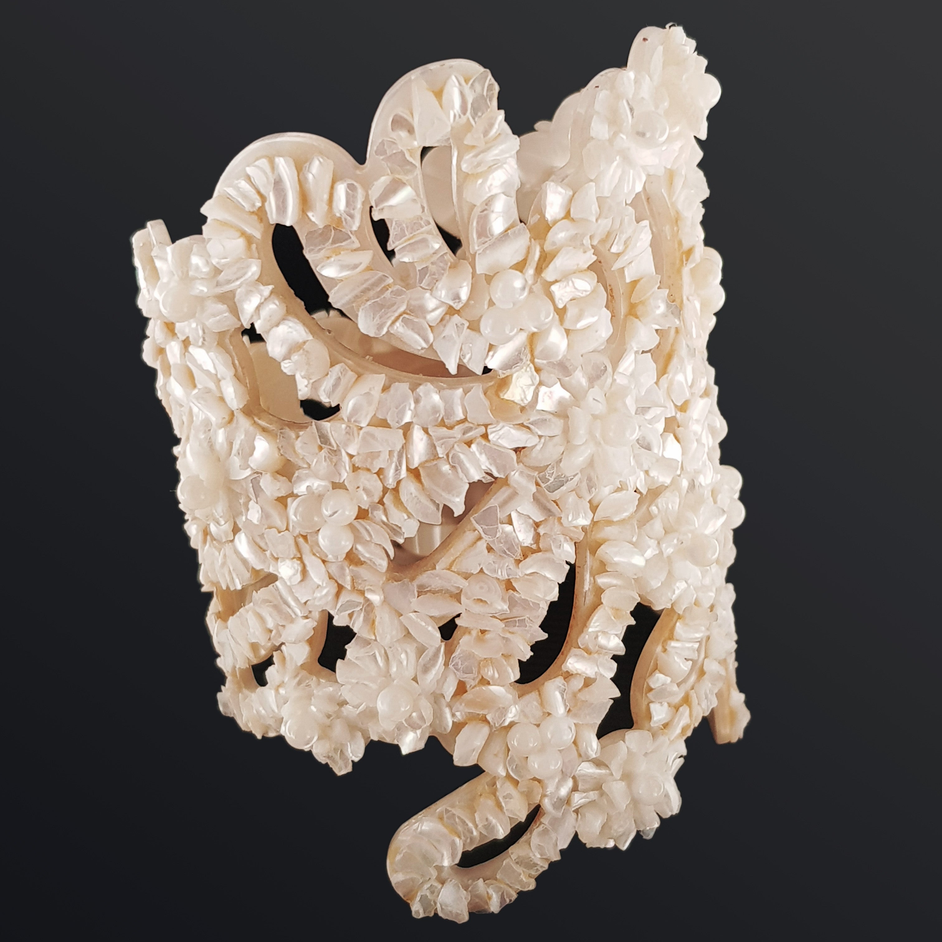 Openwork mother-of-pearl bracelet 