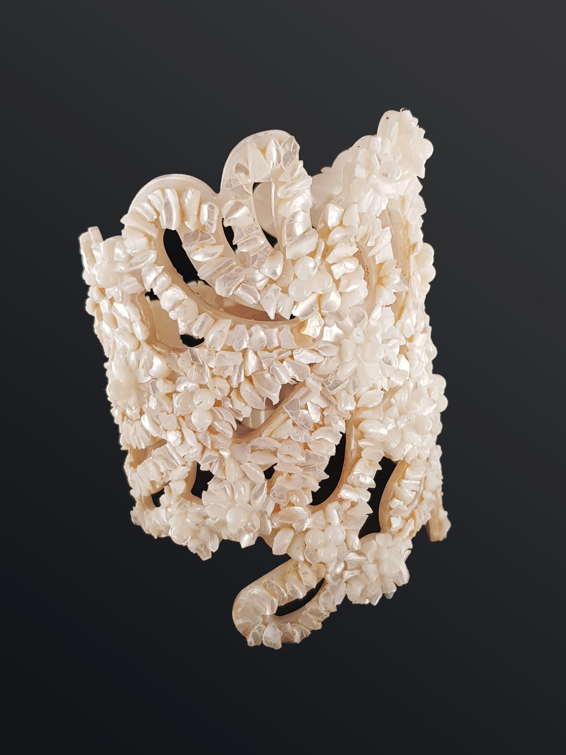 Brazalete calado nácar