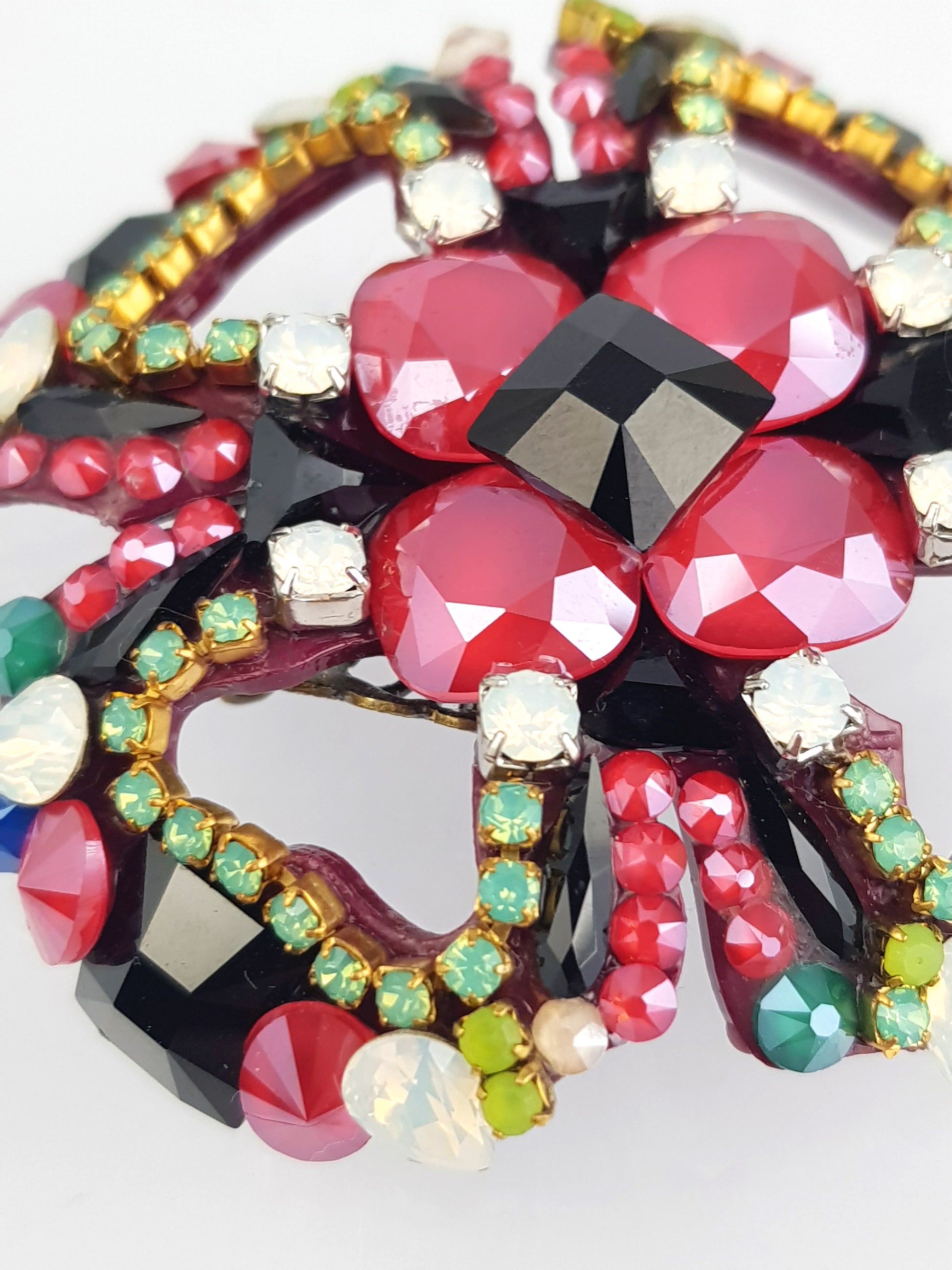 Broche swarovski láquer rojo