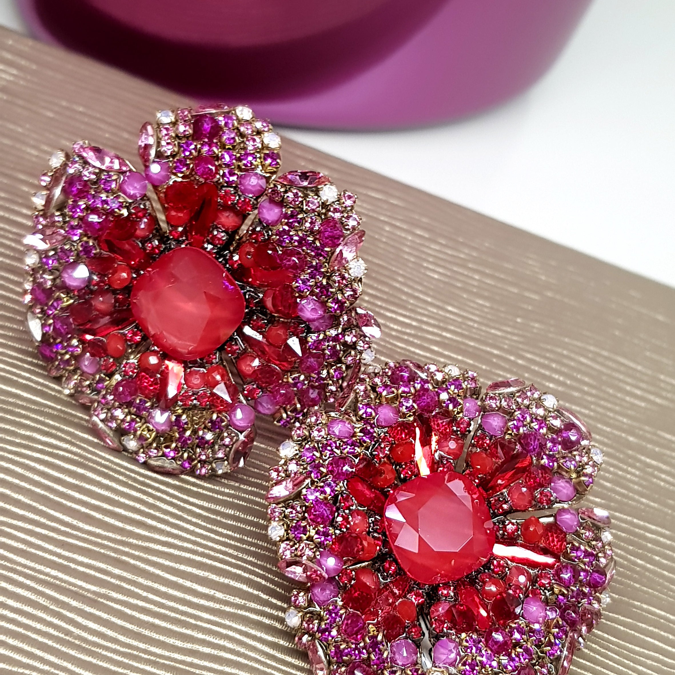 Pendientes flor swarovski rojos