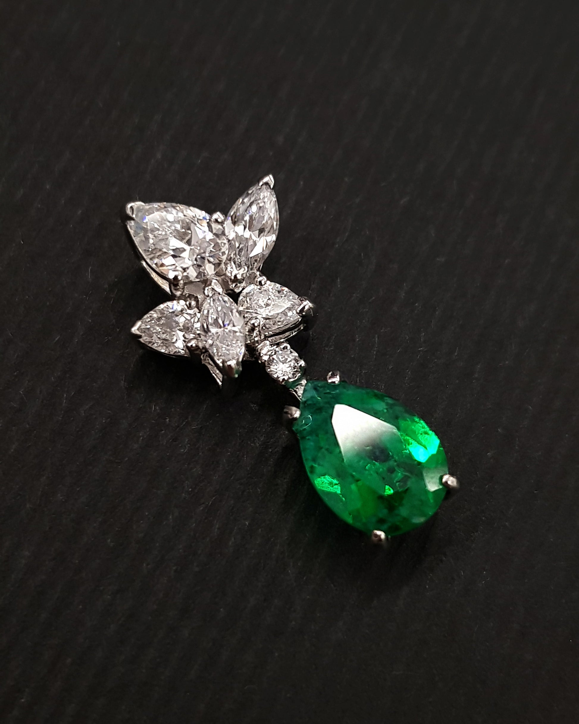 Pendiente estrella plata y zirconita verde